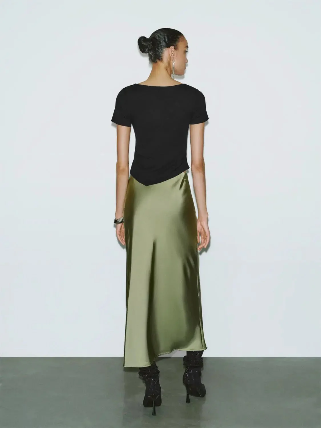 5993-elegant-olive-stretch-fabric-fishtail-slip-skirts-6.webp Elegant Olive Stretch Fabric Fishtail Slip Skirts