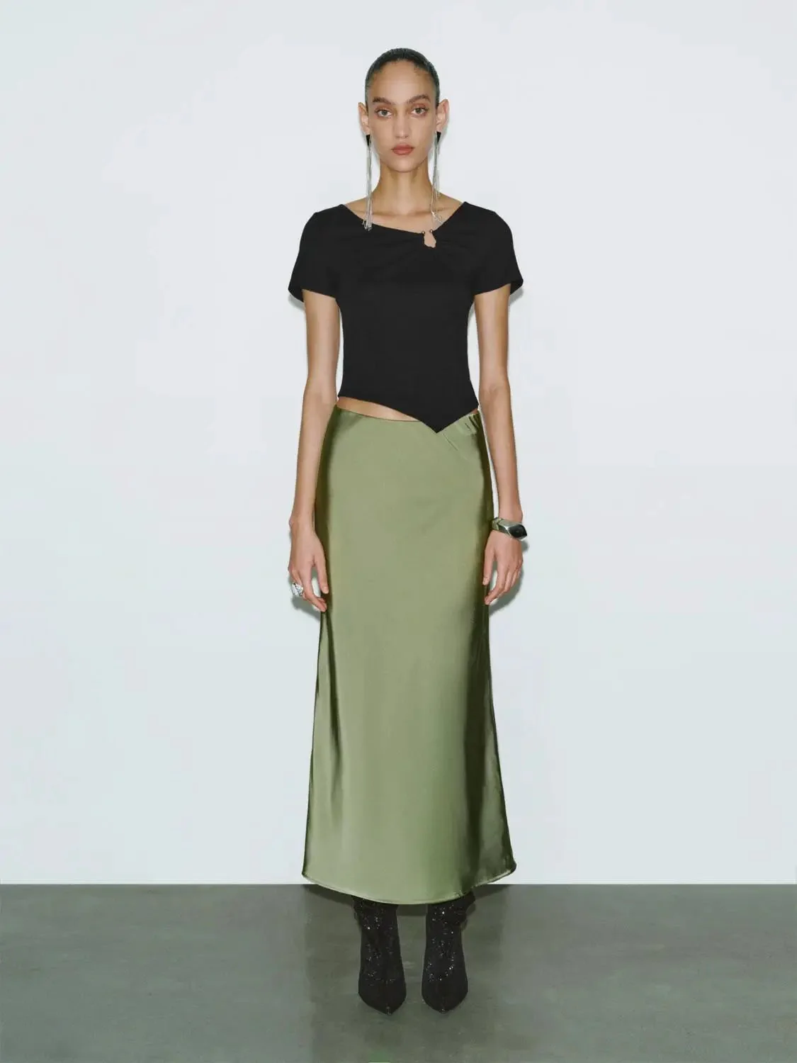 5993-elegant-olive-stretch-fabric-fishtail-slip-skirts-8.webp Elegant Olive Stretch Fabric Fishtail Slip Skirts