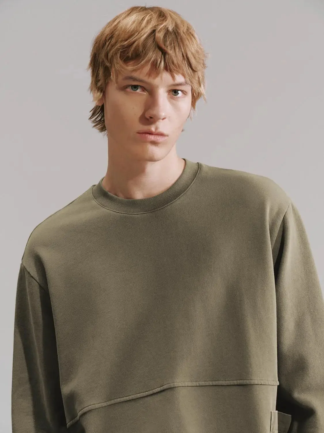 6069-classic-cotton-patch-pocket-seamed-sweatshirt-3.webp Classic Cotton Patch Pocket Seamed Sweatshirt