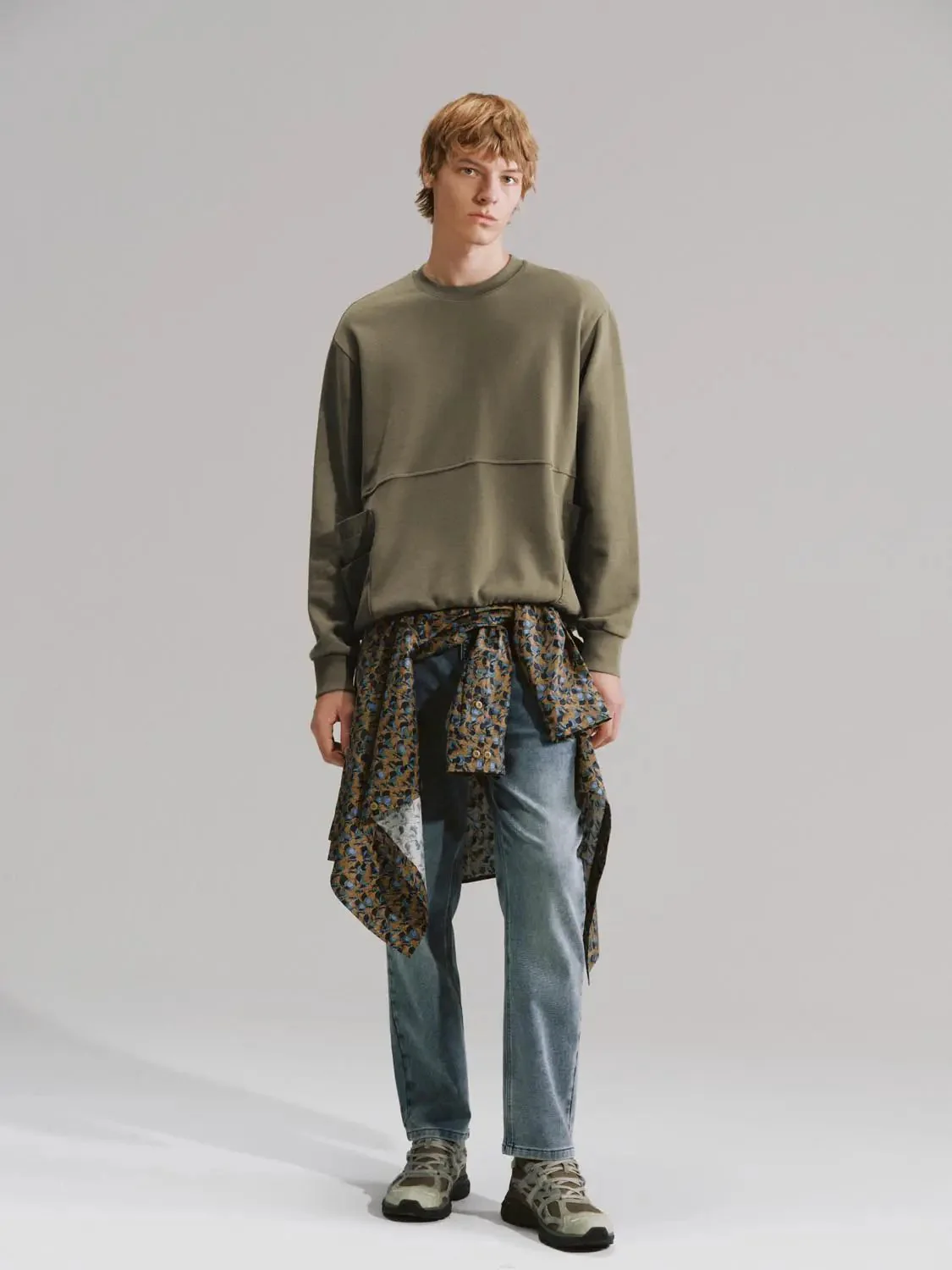 6069-classic-cotton-patch-pocket-seamed-sweatshirt-4.webp Classic Cotton Patch Pocket Seamed Sweatshirt