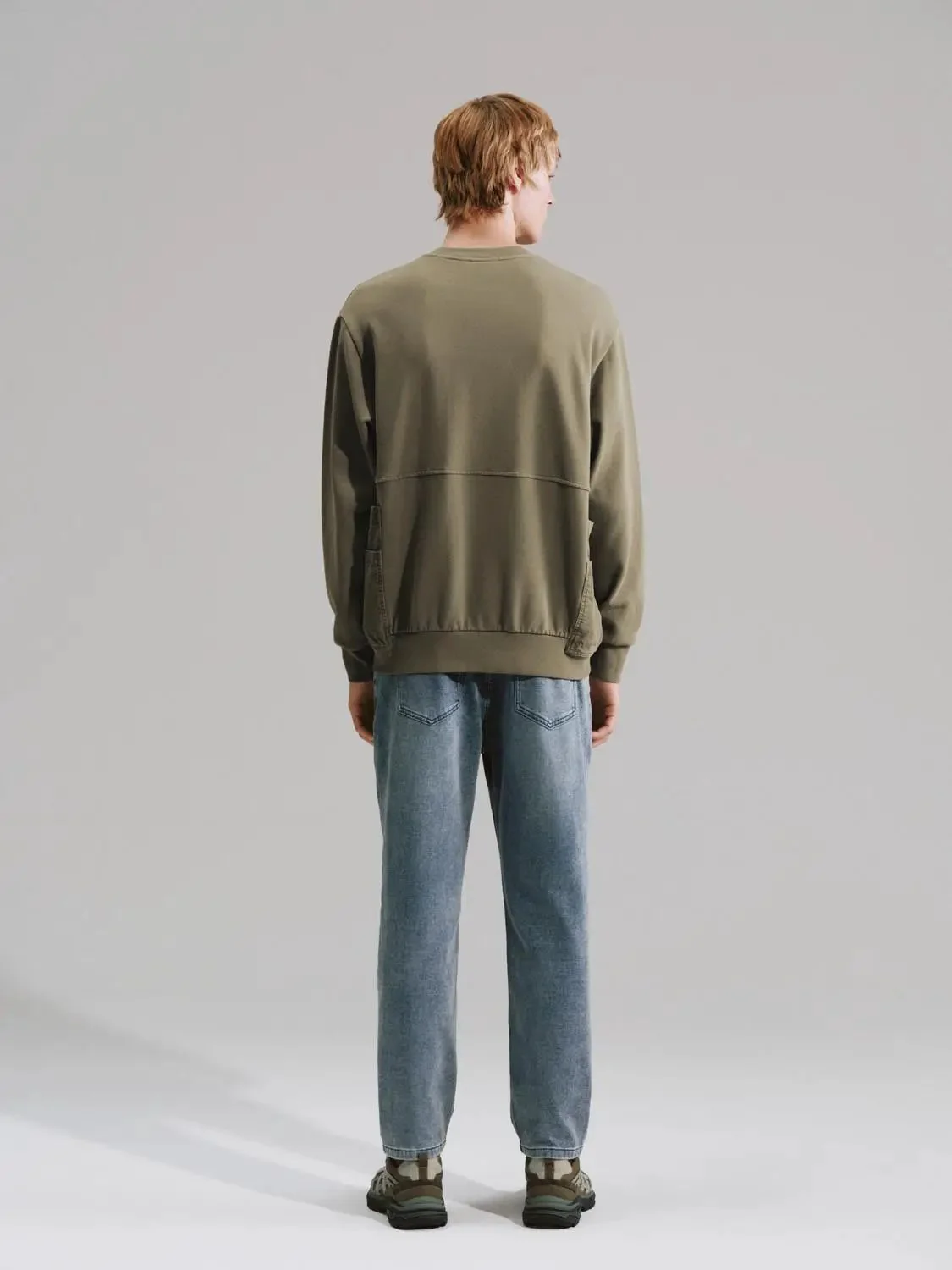 6069-classic-cotton-patch-pocket-seamed-sweatshirt-6.webp Classic Cotton Patch Pocket Seamed Sweatshirt