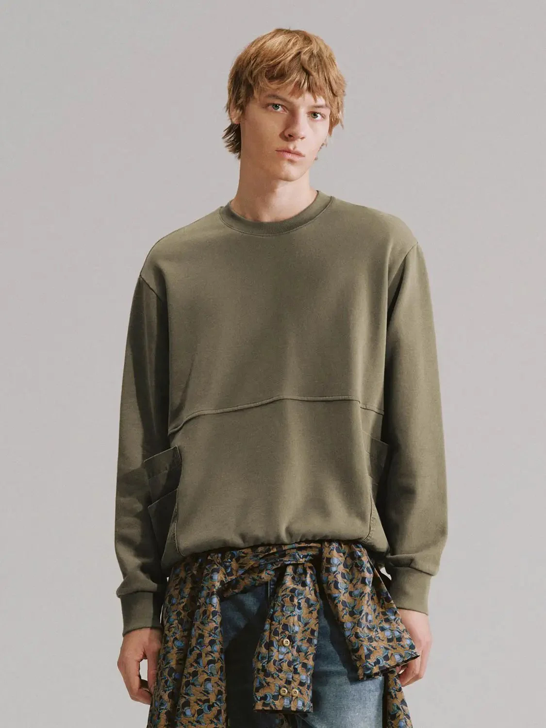 6069-classic-cotton-patch-pocket-seamed-sweatshirt-9.webp Classic Cotton Patch Pocket Seamed Sweatshirt