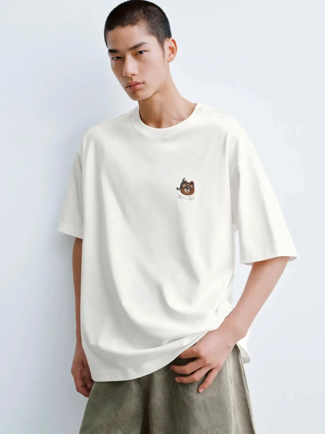 6075-cotton-embroidered-bear-logo-on-chest-t-shirts-2.webp Cotton Embroidered Bear Logo On Chest T-Shirts