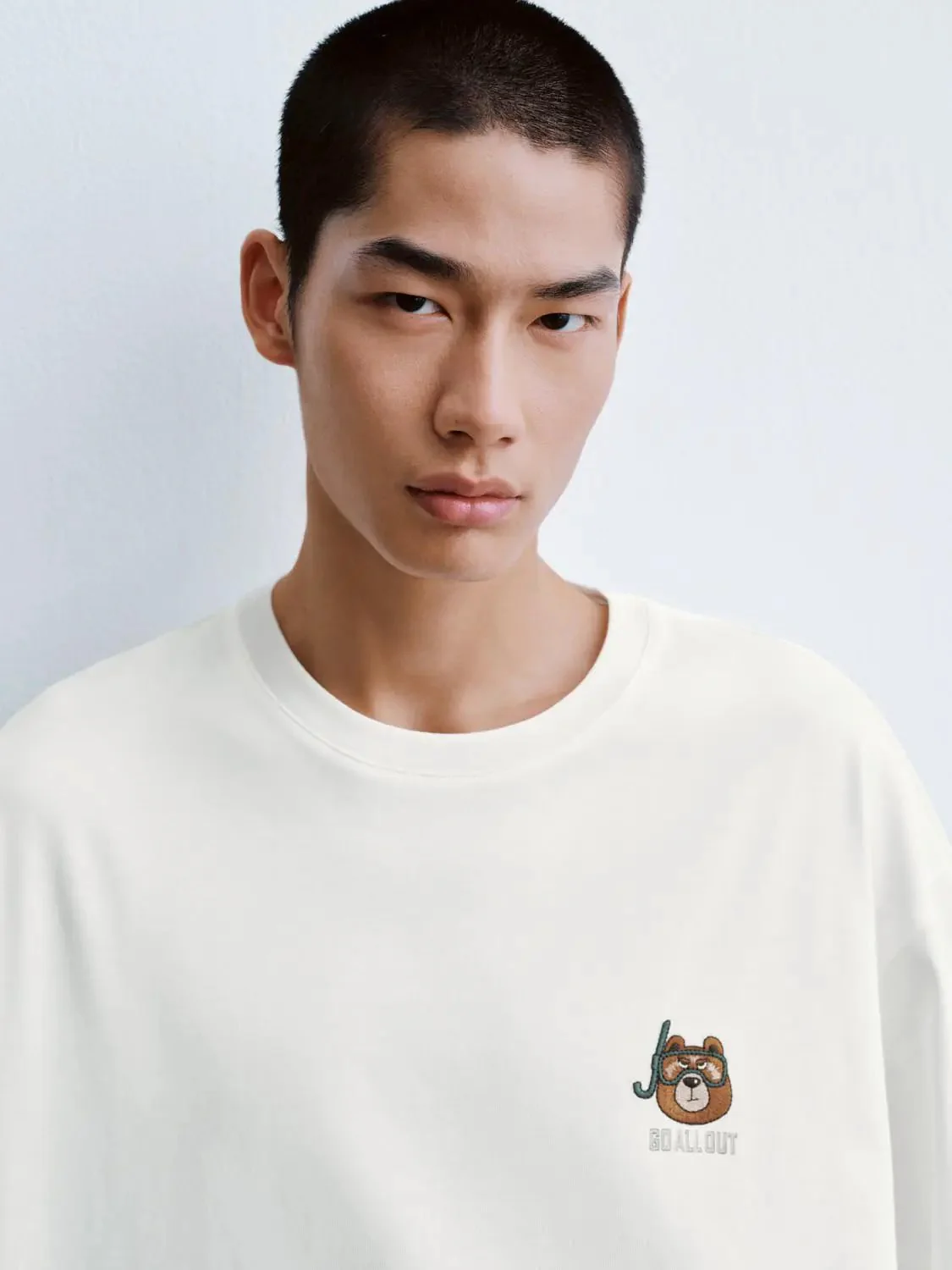 6075-cotton-embroidered-bear-logo-on-chest-t-shirts-3.webp Cotton Embroidered Bear Logo On Chest T-Shirts