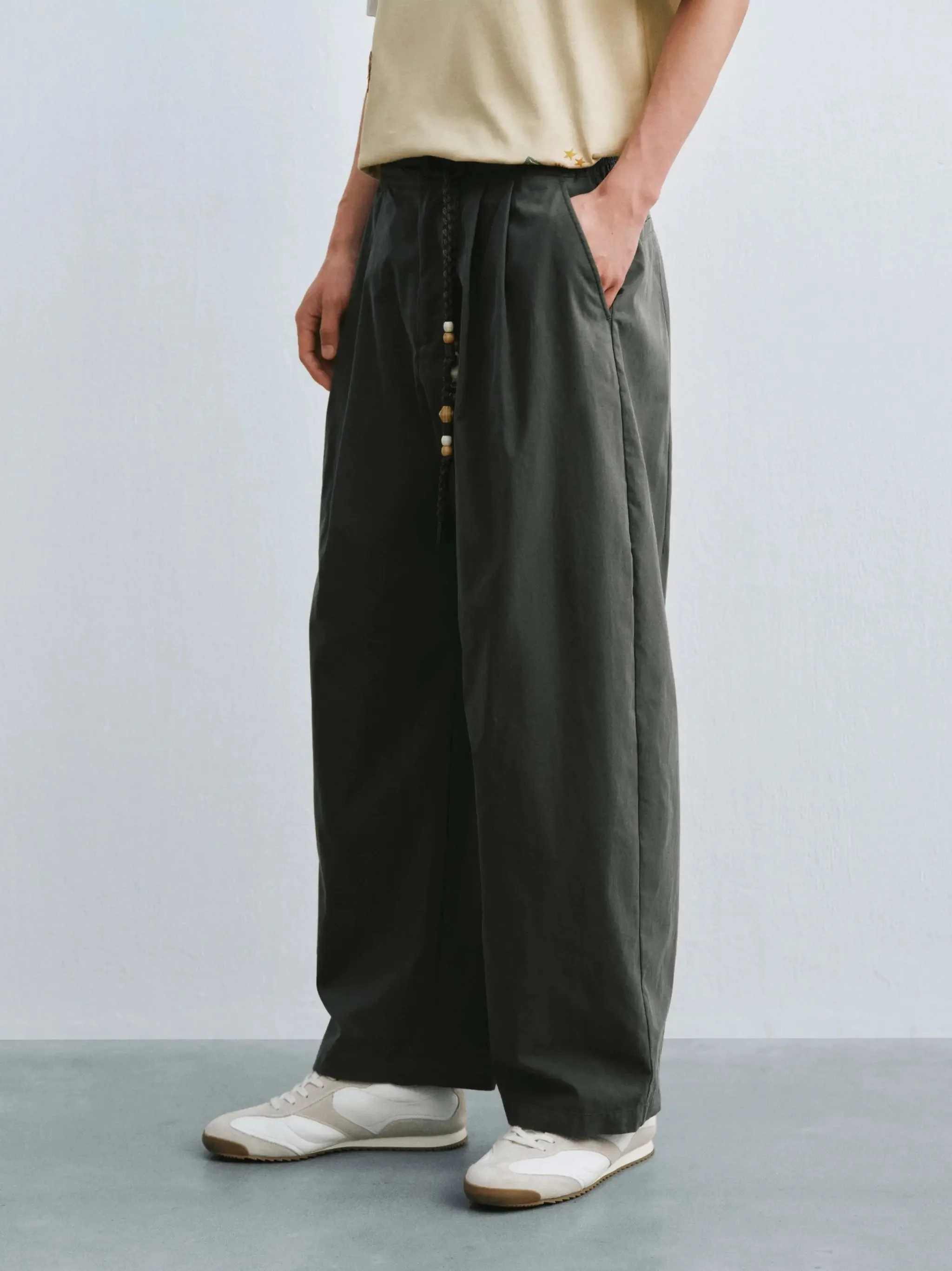 6098-drawstring-contrast-trim-pleated-wide-leg-pants-3.webp Drawstring Contrast Trim Pleated Wide Leg Pants