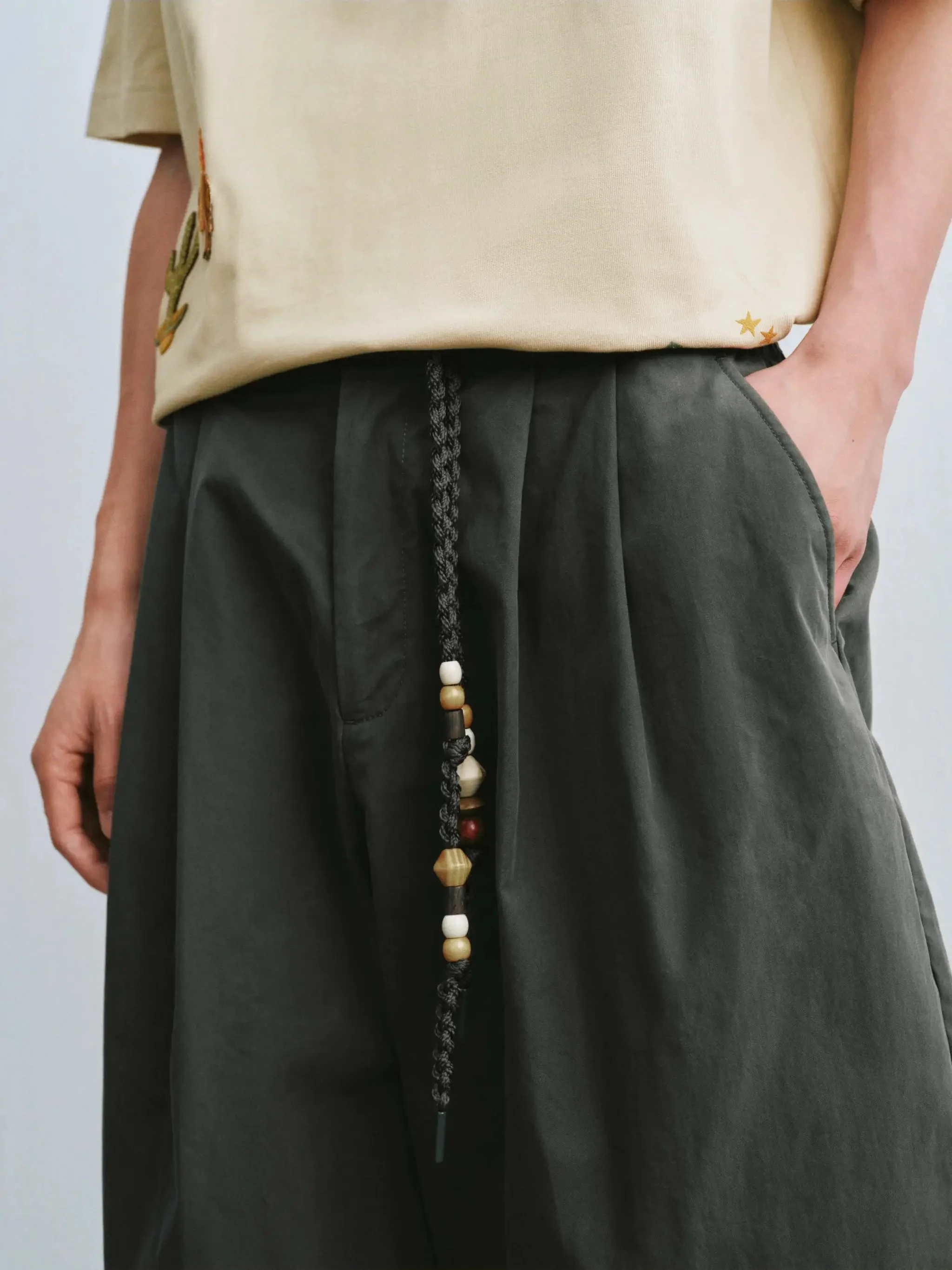 6098-drawstring-contrast-trim-pleated-wide-leg-pants-7.webp Drawstring Contrast Trim Pleated Wide Leg Pants