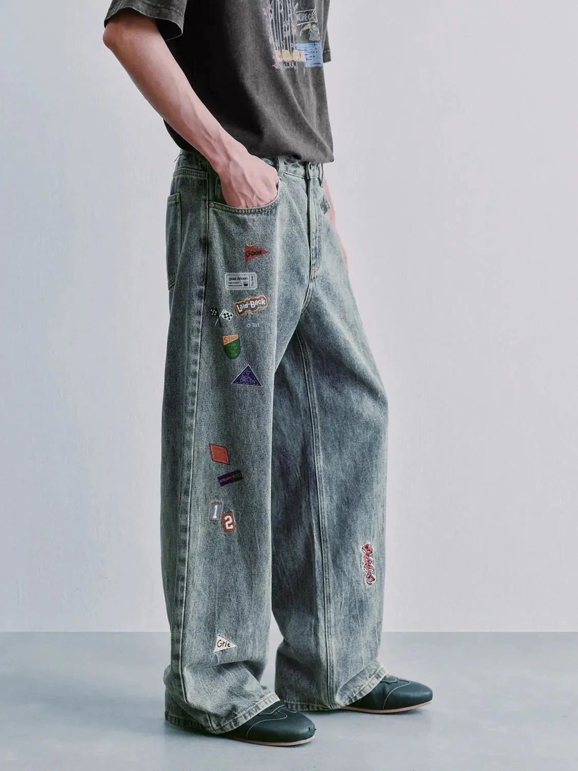6110-embroidered-straight-leg-jeans-3.webp Embroidered Straight Leg Jeans