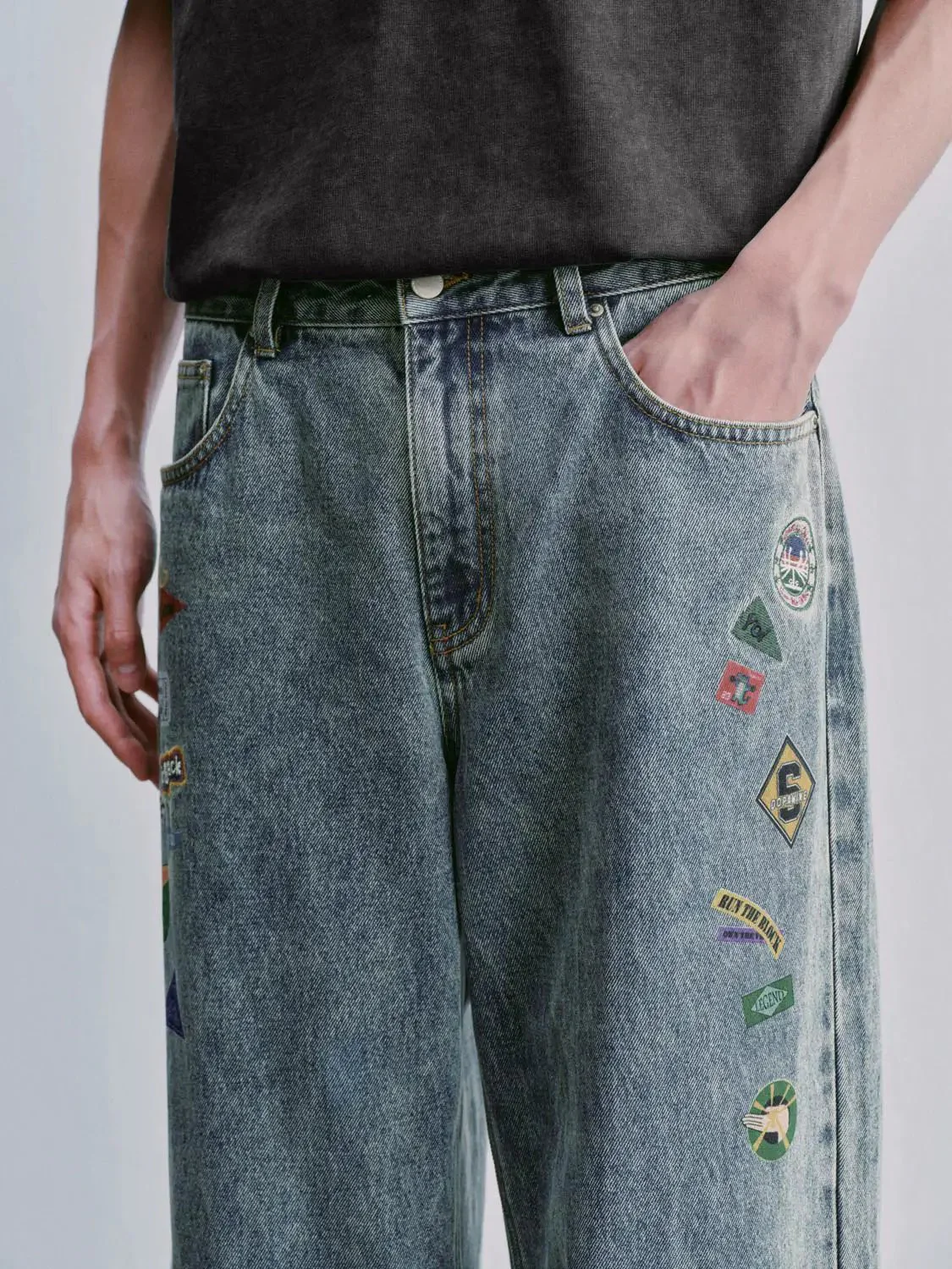 6110-embroidered-straight-leg-jeans-5.webp Embroidered Straight Leg Jeans