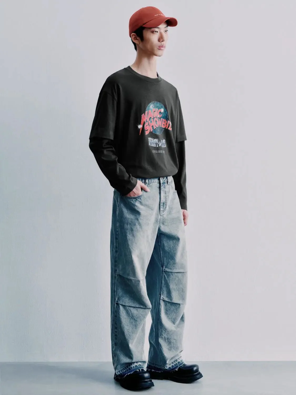 6132-pleated-straight-leg-jeans-6.webp Pleated Straight Leg Jeans