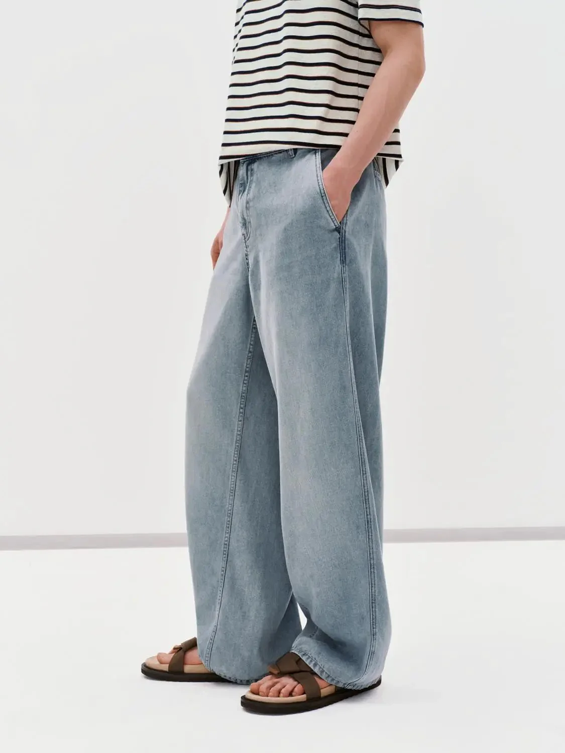 6143-washed-wide-leg-jeans-with-slight-stretch-for-everyday-comfort-3.webp Washed Wide Leg Jeans With Slight Stretch For Everyday Comfort