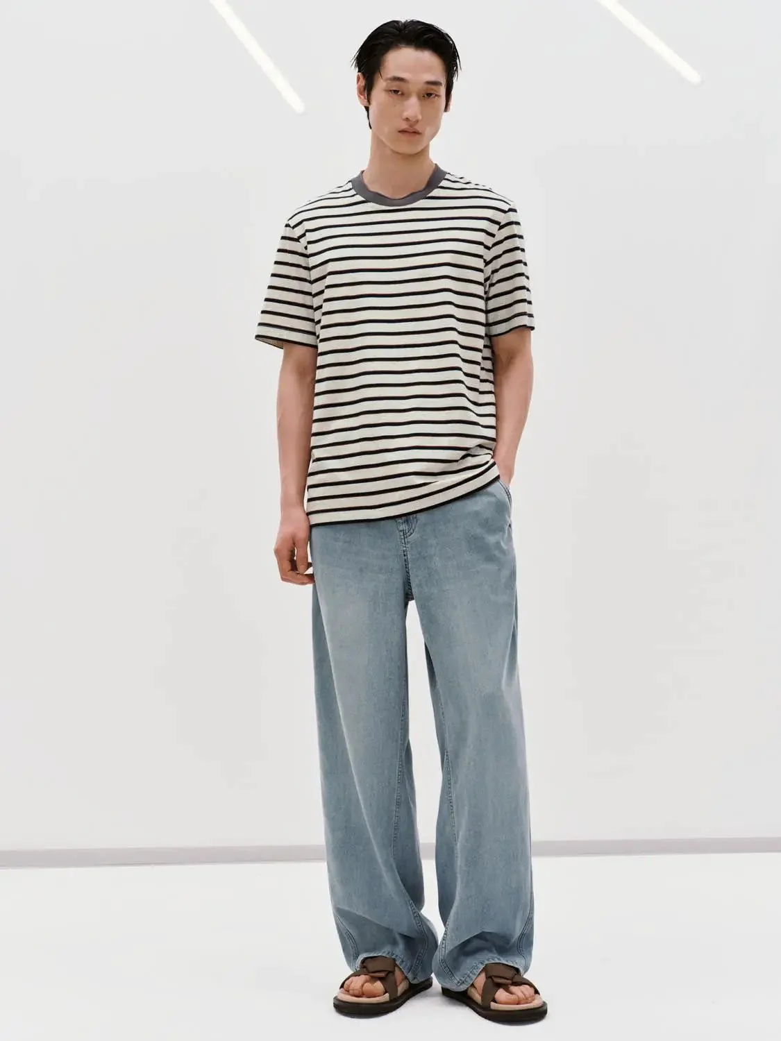 6143-washed-wide-leg-jeans-with-slight-stretch-for-everyday-comfort-7.webp Washed Wide Leg Jeans With Slight Stretch For Everyday Comfort