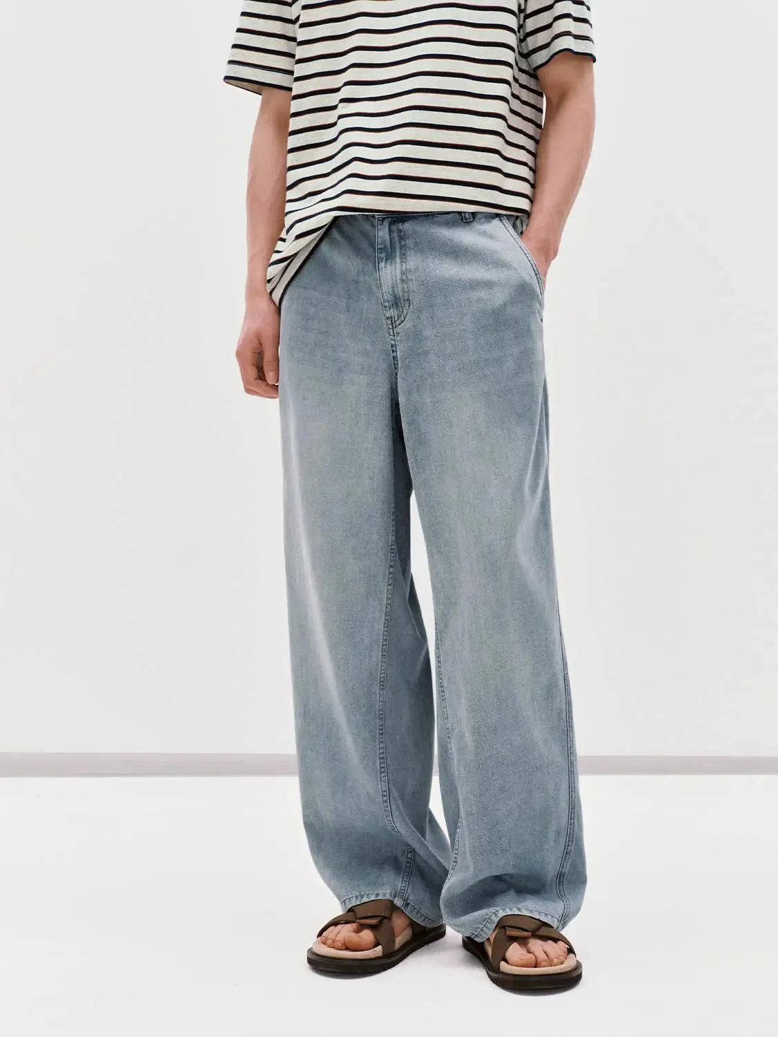 6143-washed-wide-leg-jeans-with-slight-stretch-for-everyday-comfort-9.webp Washed Wide Leg Jeans With Slight Stretch For Everyday Comfort