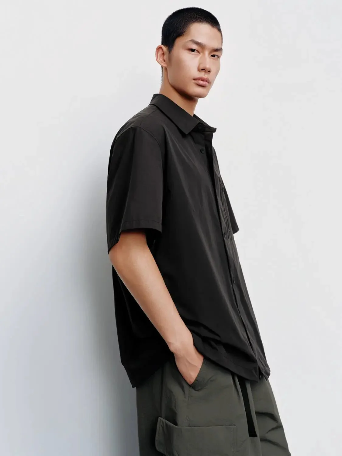 6172-cotton-blend-short-sleeve-chest-zip-pocket-shirts-2.webp Cotton Blend Short Sleeve Chest Zip Pocket Shirts