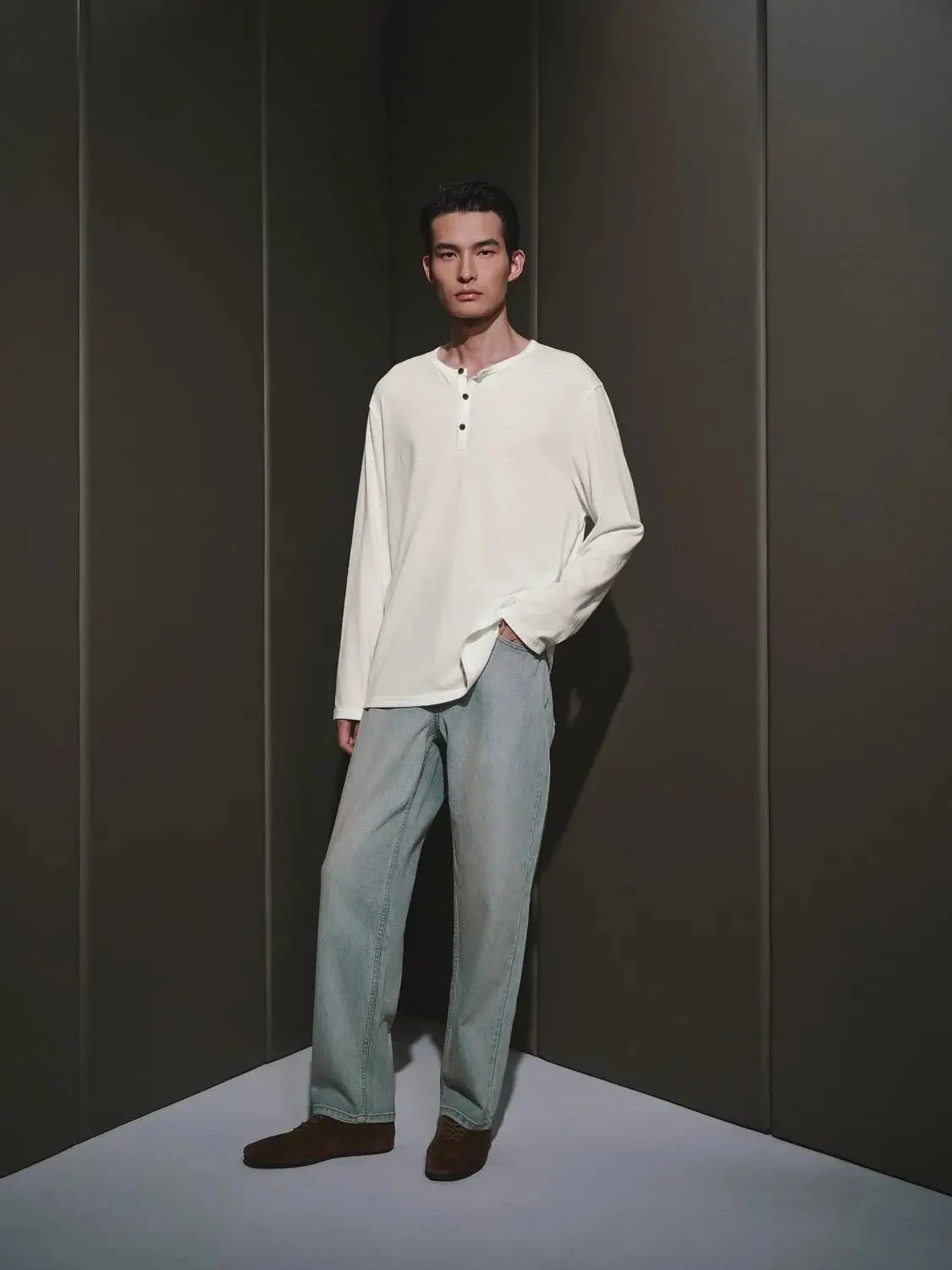 6189-henley-neck-cotton-linen-blend-long-sleeve-t-shirt-3.webp Henley Neck Cotton Linen Blend Long Sleeve T Shirt