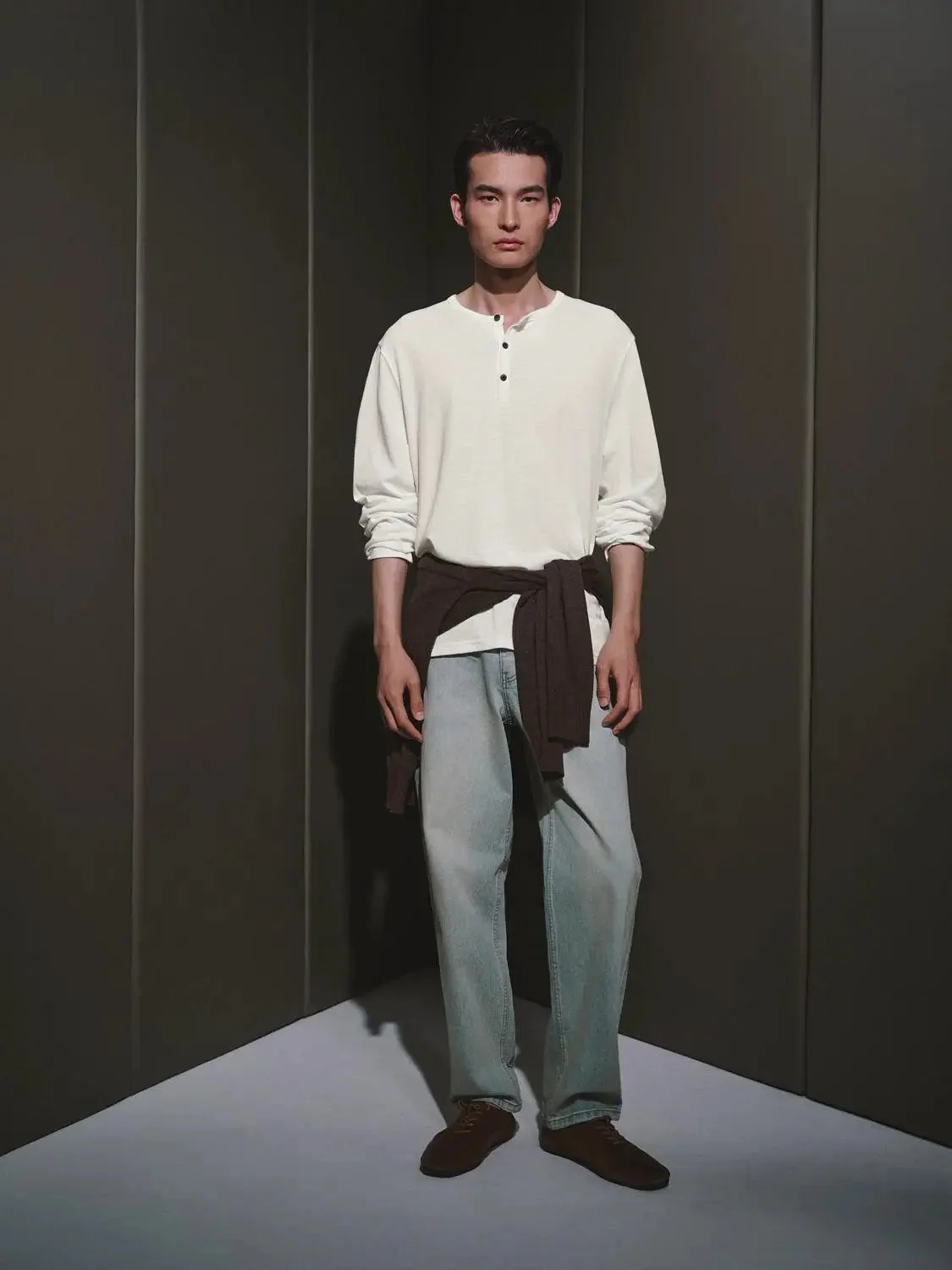 6189-henley-neck-cotton-linen-blend-long-sleeve-t-shirt-4.webp Henley Neck Cotton Linen Blend Long Sleeve T Shirt