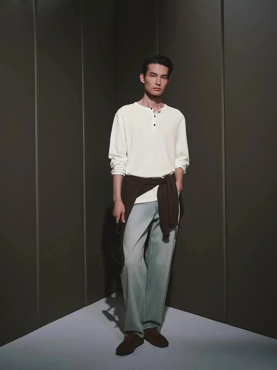 6189-henley-neck-cotton-linen-blend-long-sleeve-t-shirt-5.webp Henley Neck Cotton Linen Blend Long Sleeve T Shirt
