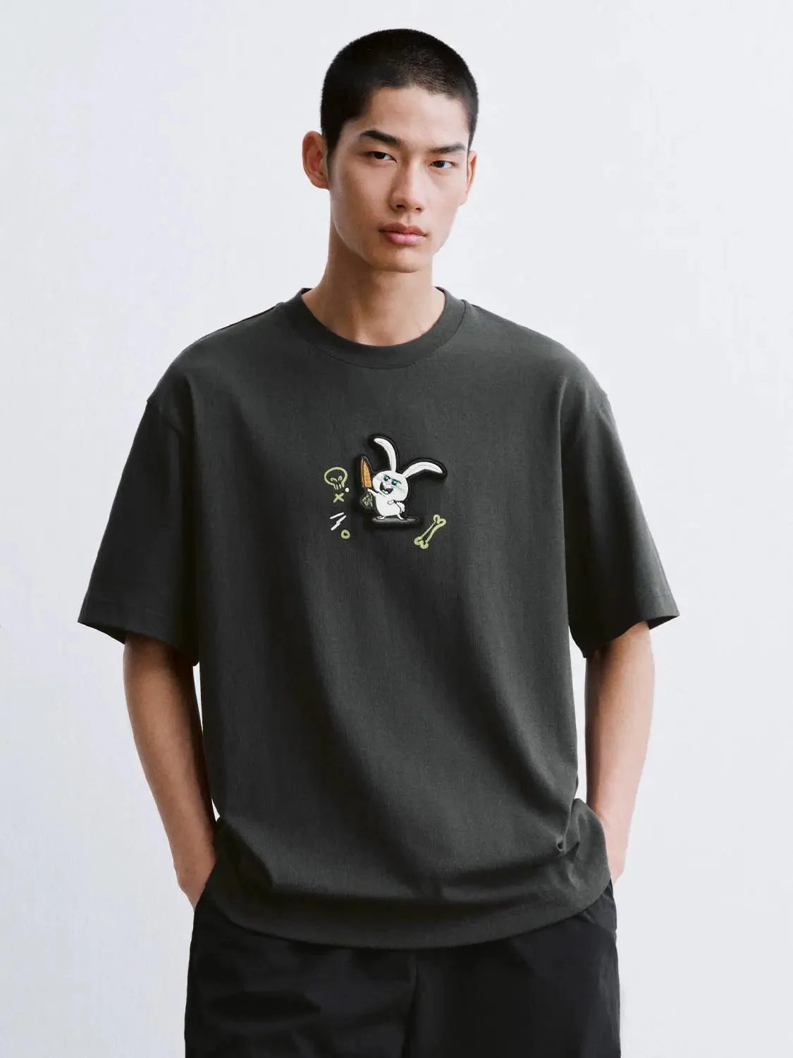6267-cotton-embroidered-bunny-logo-crew-neck-t-shirt-1.webp Cotton Embroidered Bunny Logo Crew Neck T-Shirt