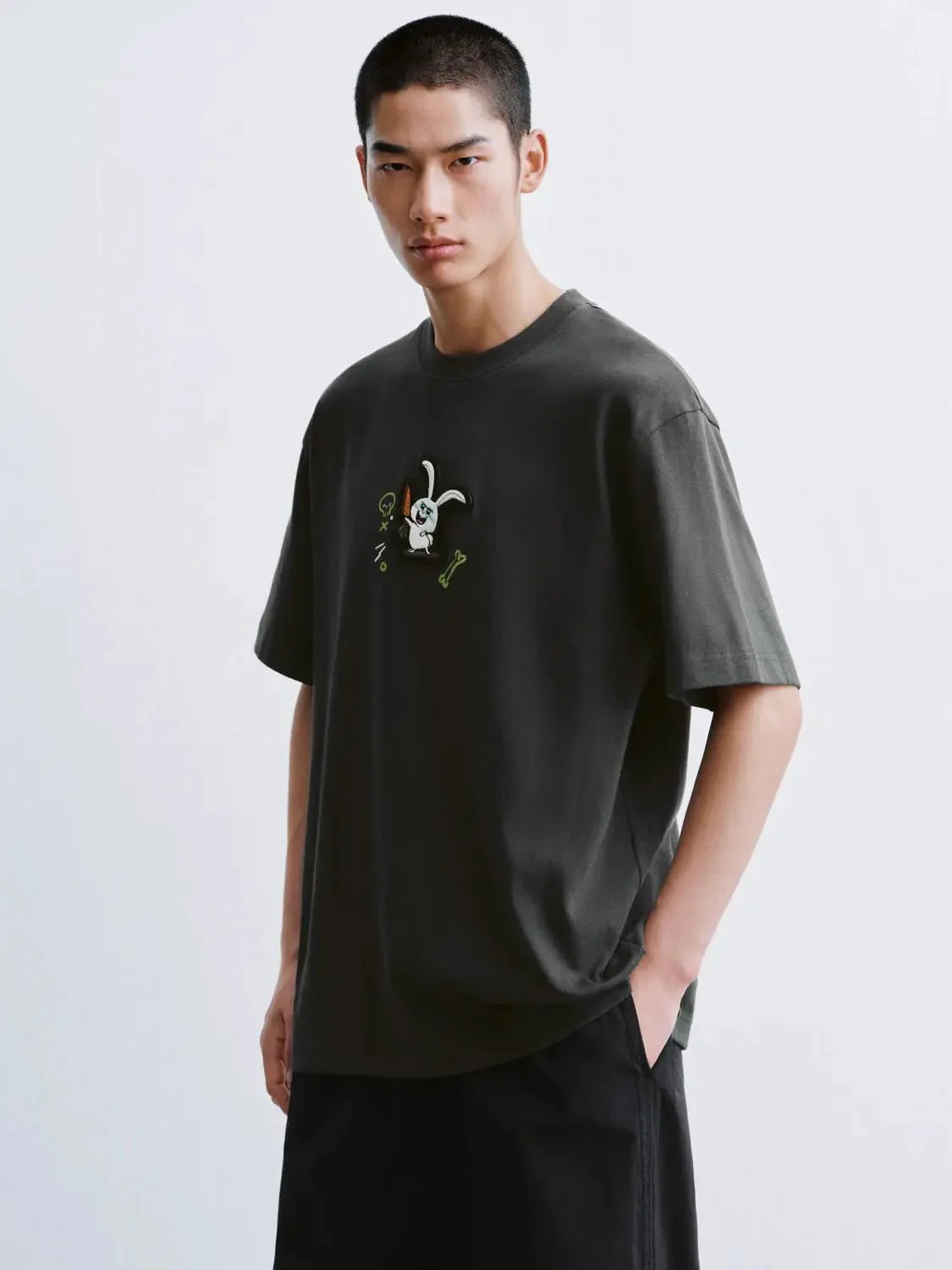 6267-cotton-embroidered-bunny-logo-crew-neck-t-shirt-2.webp Cotton Embroidered Bunny Logo Crew Neck T-Shirt