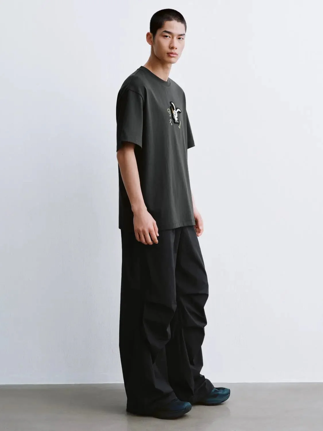 6267-cotton-embroidered-bunny-logo-crew-neck-t-shirt-4.webp Cotton Embroidered Bunny Logo Crew Neck T-Shirt