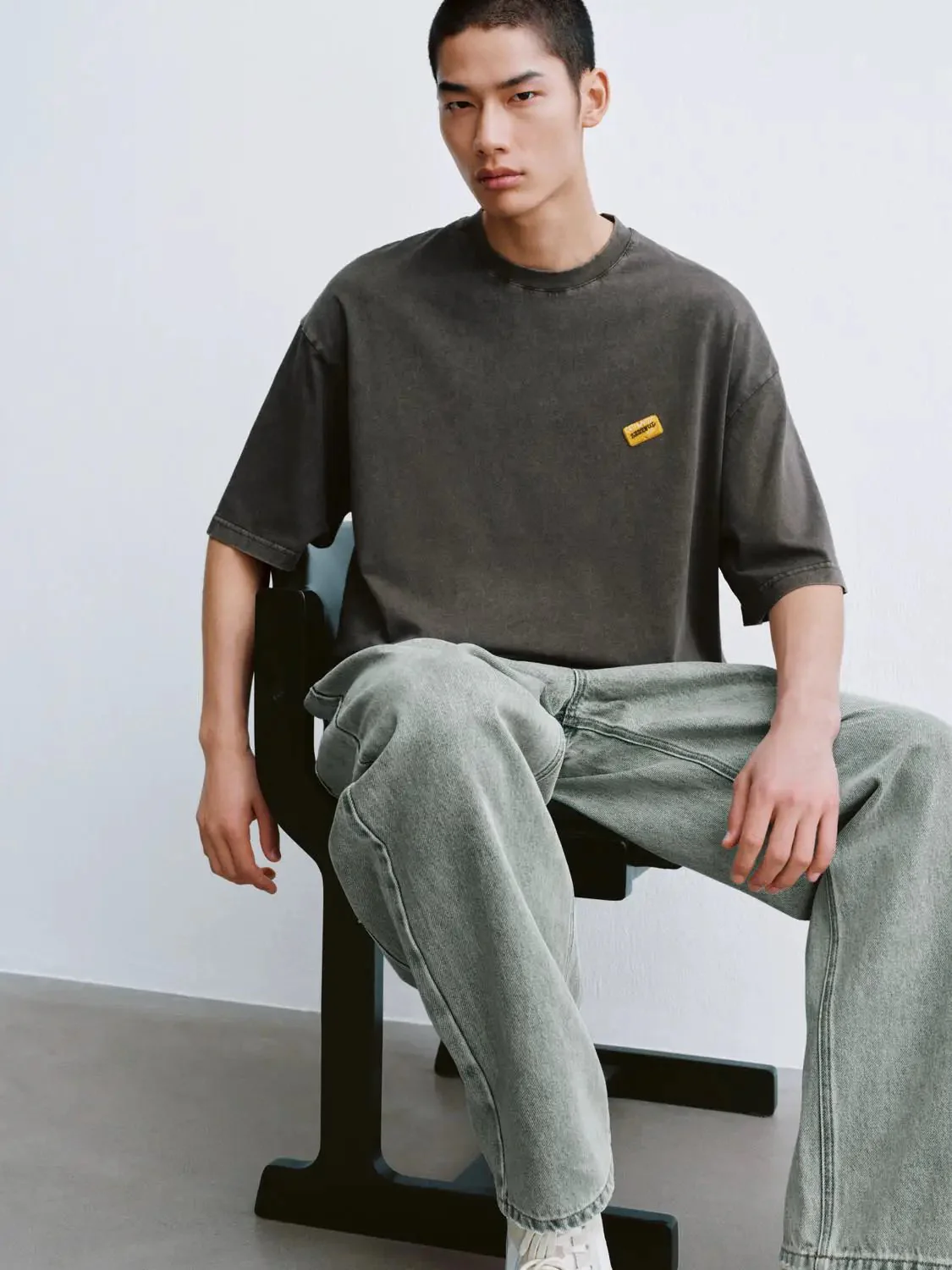 6273-oversized-yellow-patch-crew-neck-t-shirts-2.webp Oversized Yellow Patch Crew Neck T-Shirts