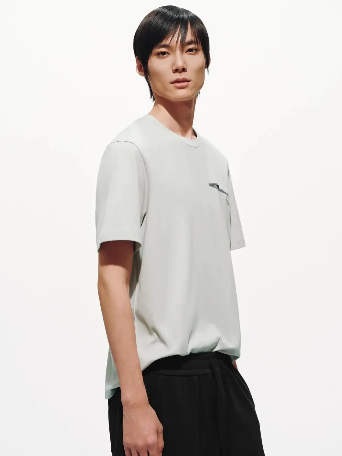6359-cotton-blend-minimalist-zip-chest-pocket-t-shirts-2.webp Cotton Blend Minimalist Zip Chest Pocket T-Shirts