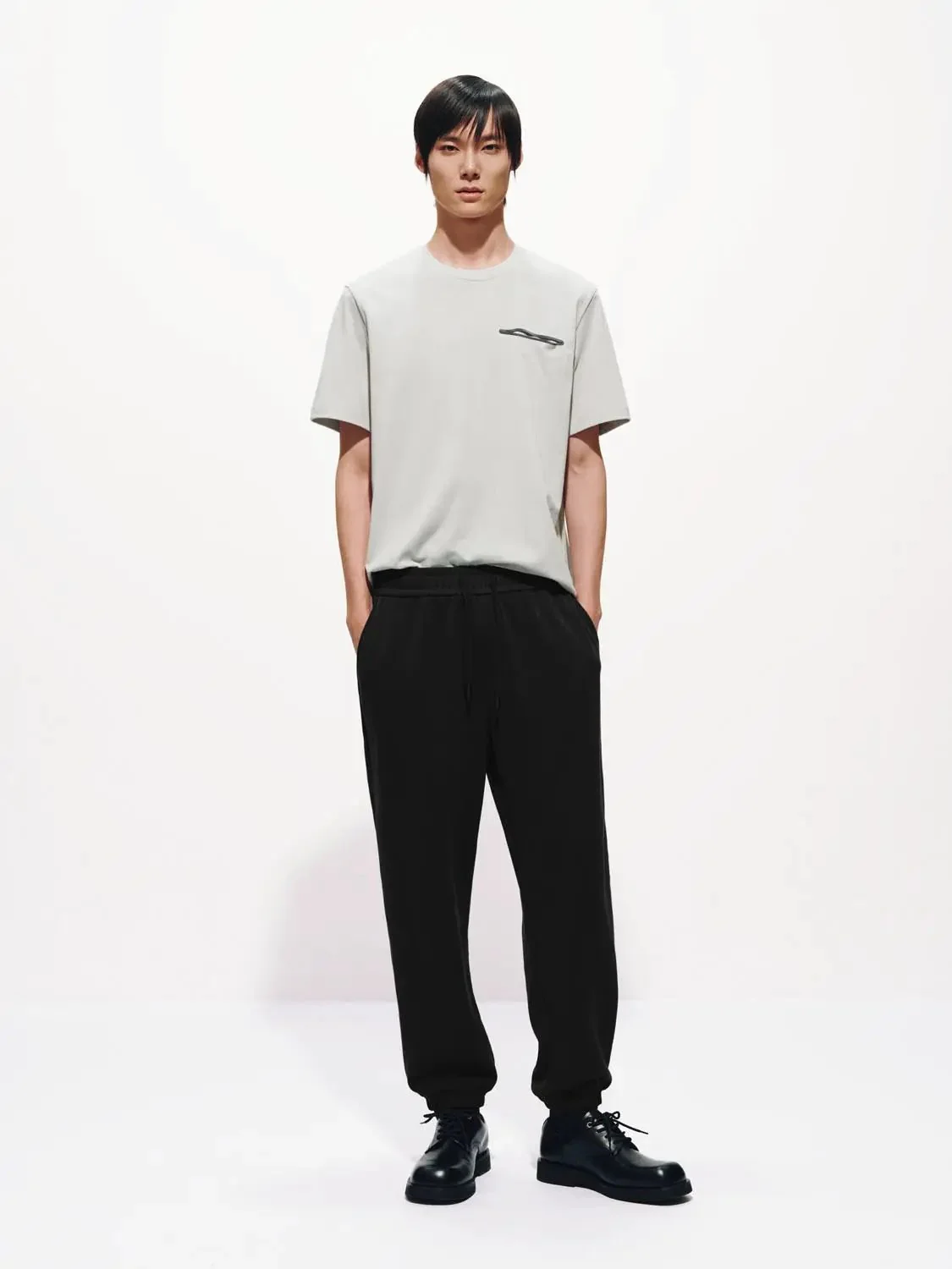 6359-cotton-blend-minimalist-zip-chest-pocket-t-shirts-5.webp Cotton Blend Minimalist Zip Chest Pocket T-Shirts