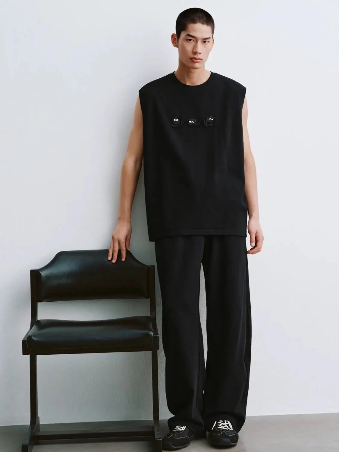 6386-cotton-black-sleeveless-top-with-eye-patch-embroidery-shirts-4.webp Cotton Black Sleeveless Top With Eye Patch Embroidery Shirts