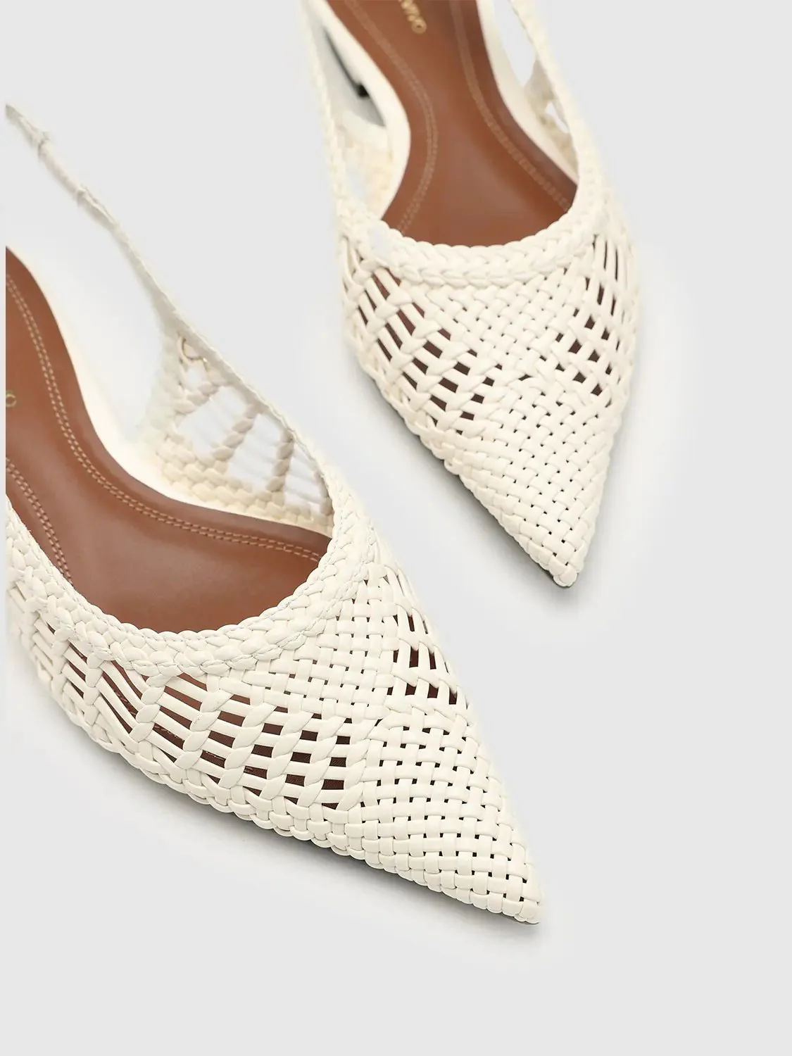 648-point-toe-heeled-slingbacks-5.webp Point-Toe Heeled Slingbacks
