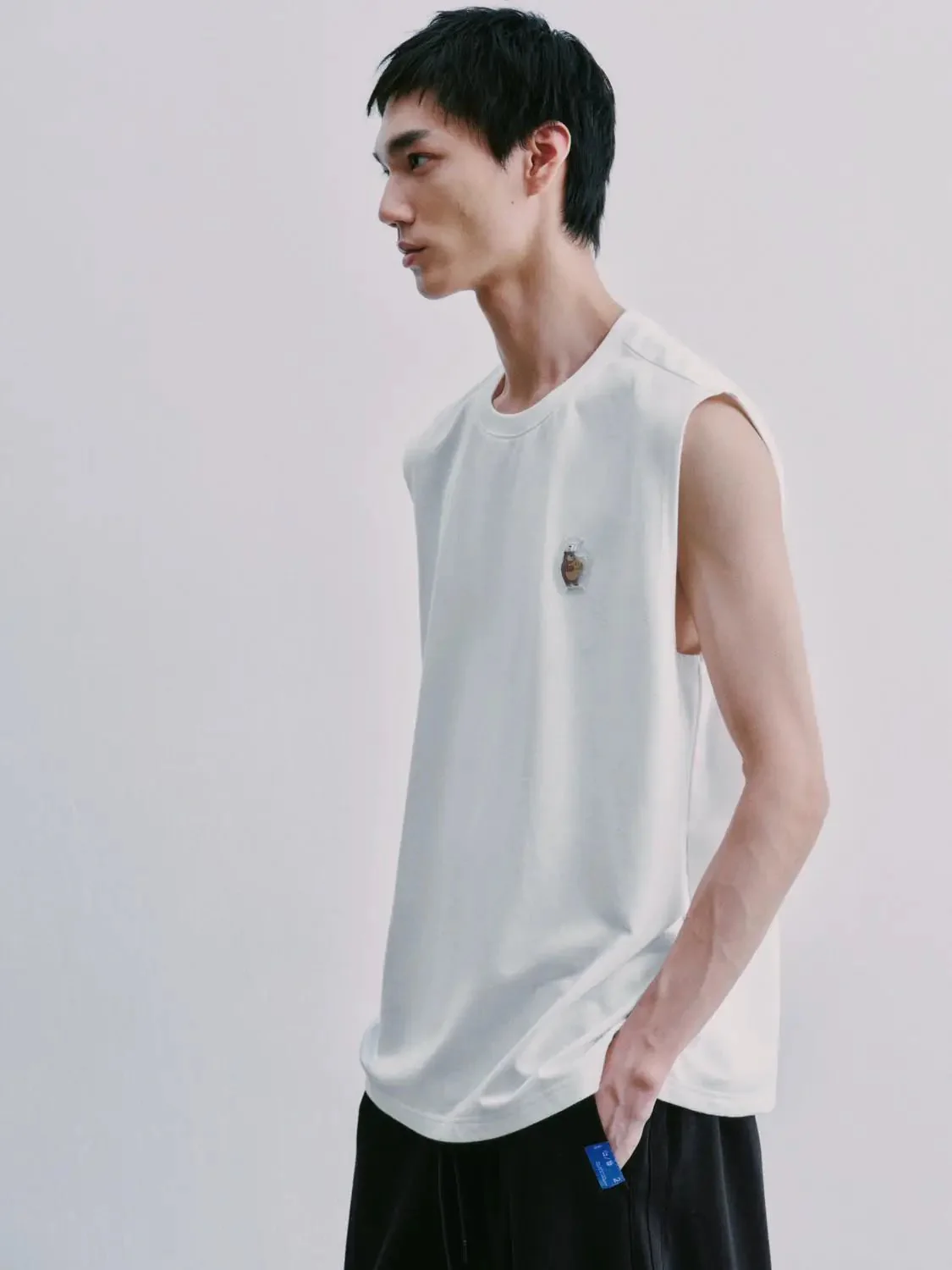 6613-sleeveless-soft-breathable-comfort-everyday-wear-tank-tops-2.webp Sleeveless Soft Breathable Comfort Everyday Wear Tank Tops