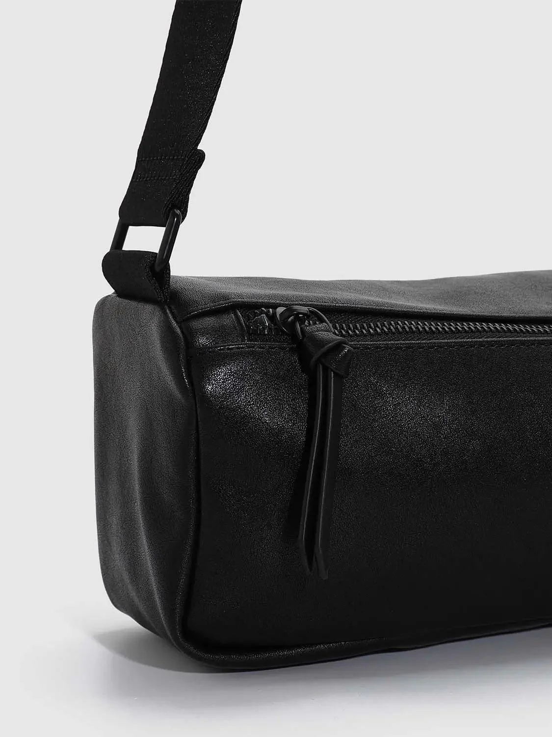 6659-minimalist-textile-lined-faux-leather-crossbody-bags-6.webp Minimalist Textile Lined Faux Leather Crossbody Bags
