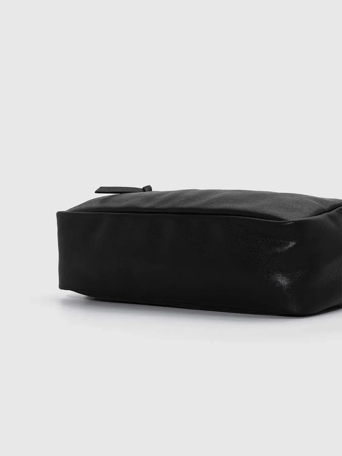 6659-minimalist-textile-lined-faux-leather-crossbody-bags-7.webp Minimalist Textile Lined Faux Leather Crossbody Bags
