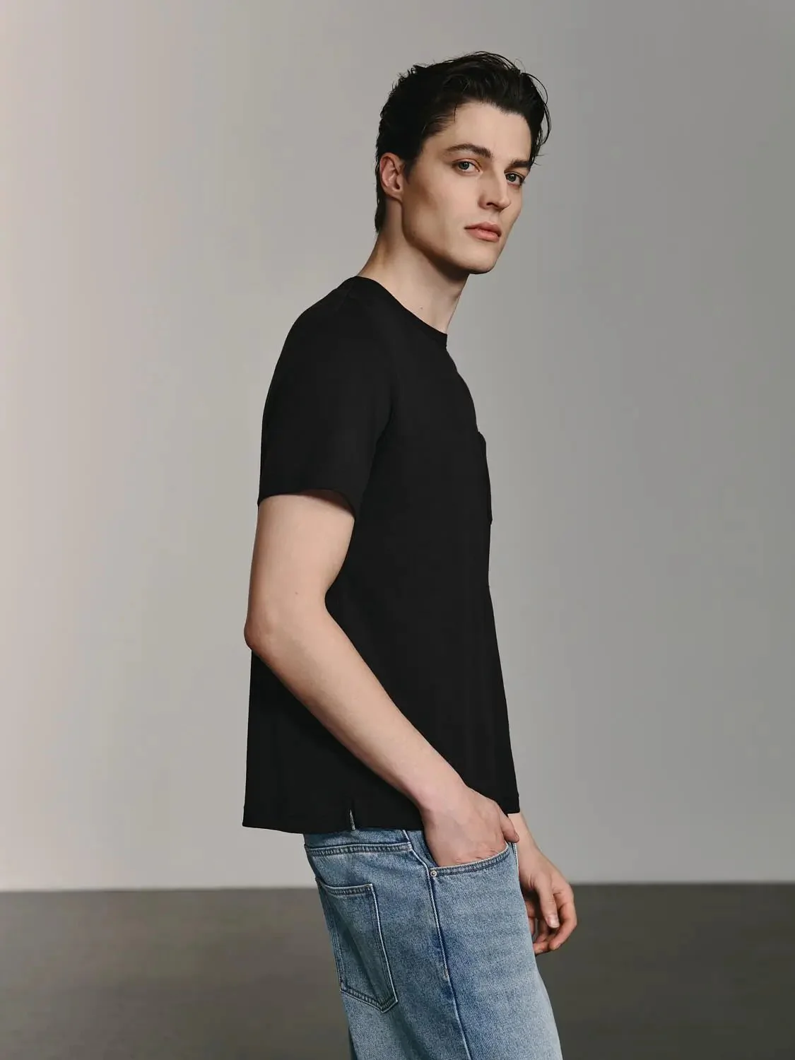 6660-cotton-linen-blend-pocket-t-shirts-with-subtle-stretch-2.webp Cotton Linen Blend Pocket T-Shirts With Subtle Stretch