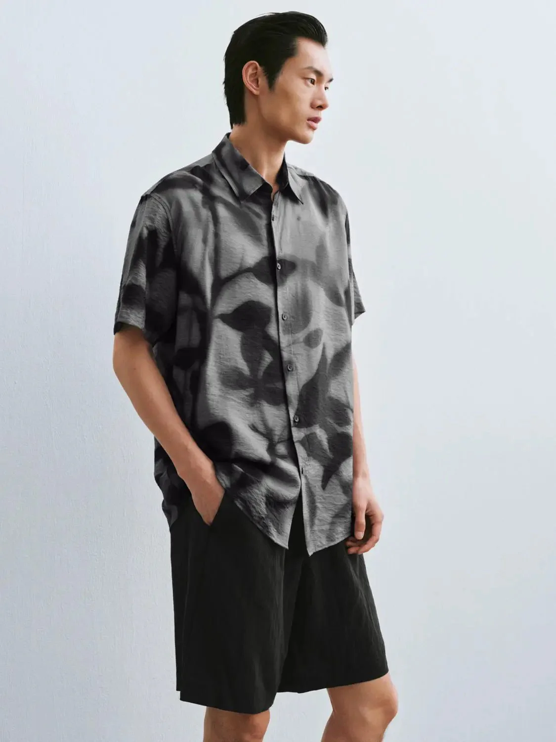 6715-lightweight-abstract-print-short-sleeve-shirts-2.webp Lightweight Abstract Print Short Sleeve Shirts