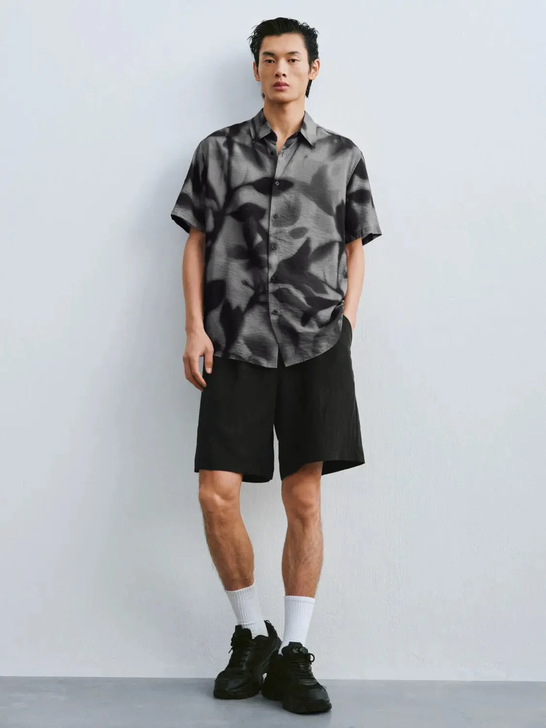 6715-lightweight-abstract-print-short-sleeve-shirts-4.webp Lightweight Abstract Print Short Sleeve Shirts