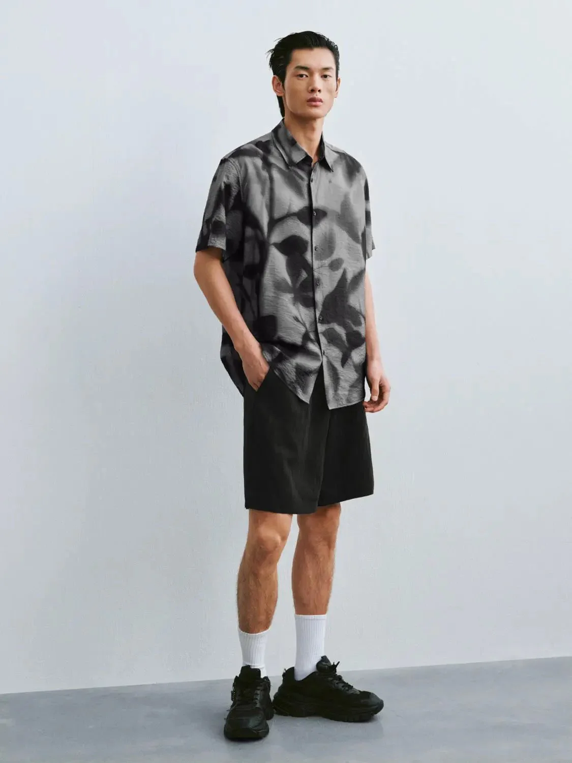 6715-lightweight-abstract-print-short-sleeve-shirts-5.webp Lightweight Abstract Print Short Sleeve Shirts