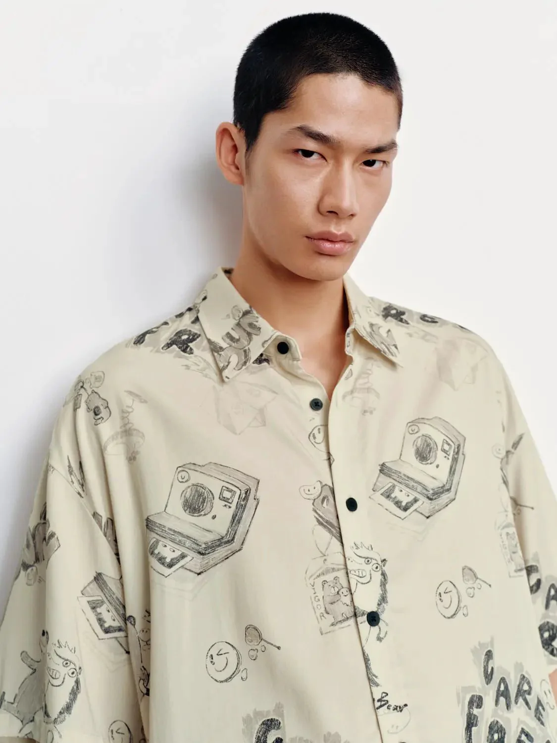 6749-beige-cotton-graphic-print-short-sleeve-shirts-3.webp Beige Cotton Graphic Print Short Sleeve Shirts