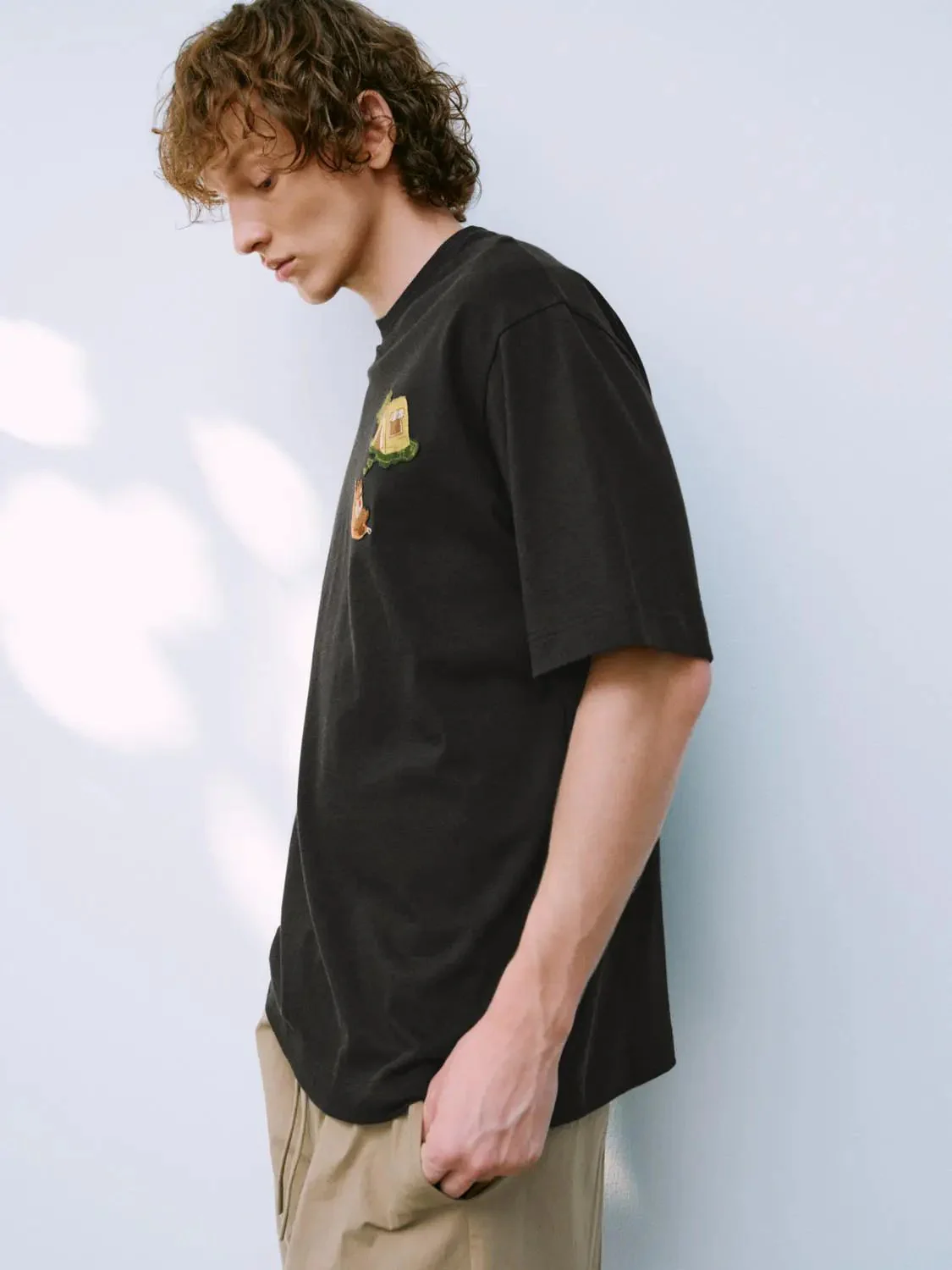 6777-organic-cotton-embroidered-patch-chest-t-shirts-2.webp Organic Cotton Embroidered Patch Chest T-Shirts