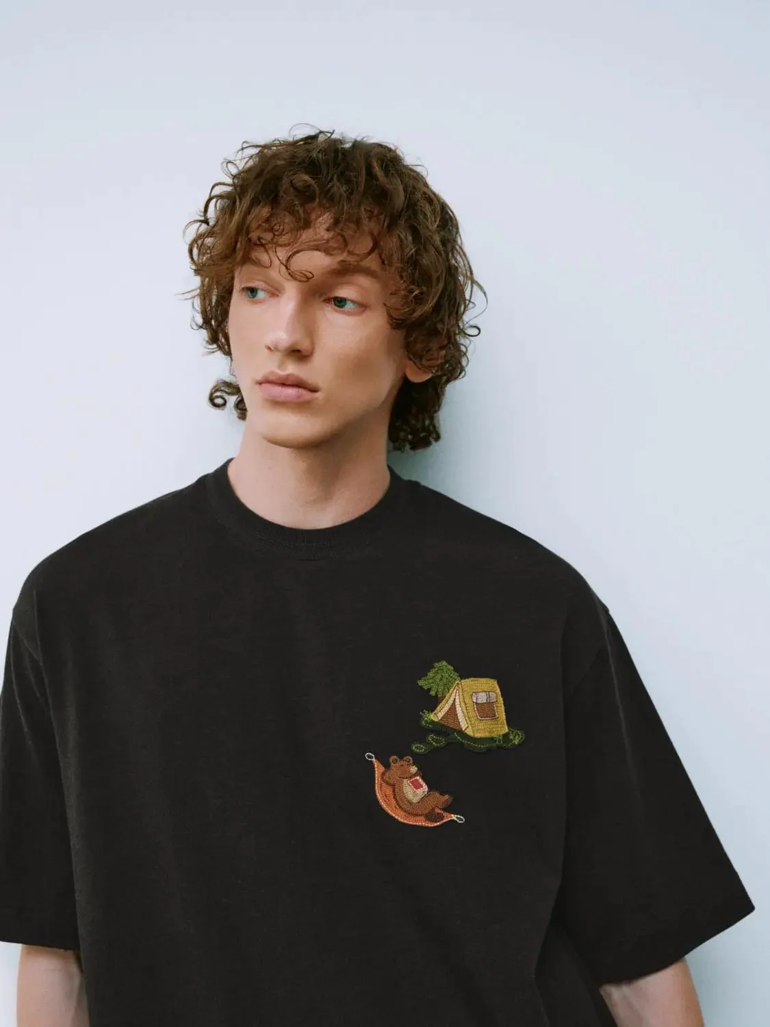 6777-organic-cotton-embroidered-patch-chest-t-shirts-3.webp Organic Cotton Embroidered Patch Chest T-Shirts