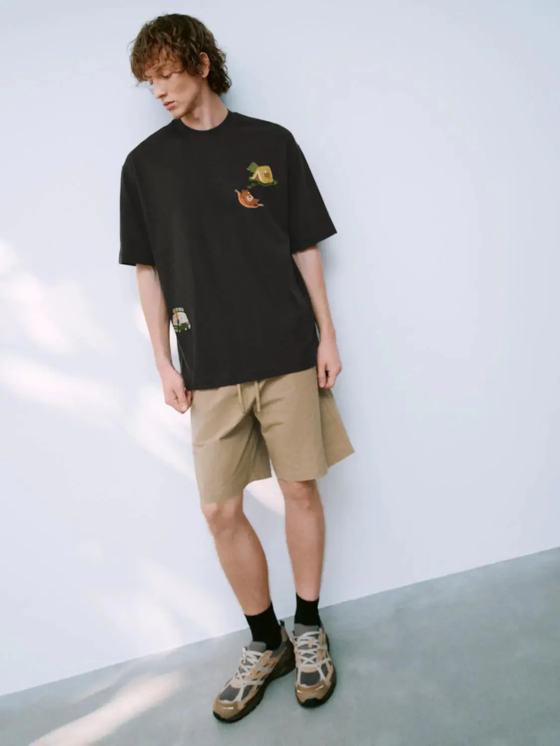 6777-organic-cotton-embroidered-patch-chest-t-shirts-5.webp Organic Cotton Embroidered Patch Chest T-Shirts