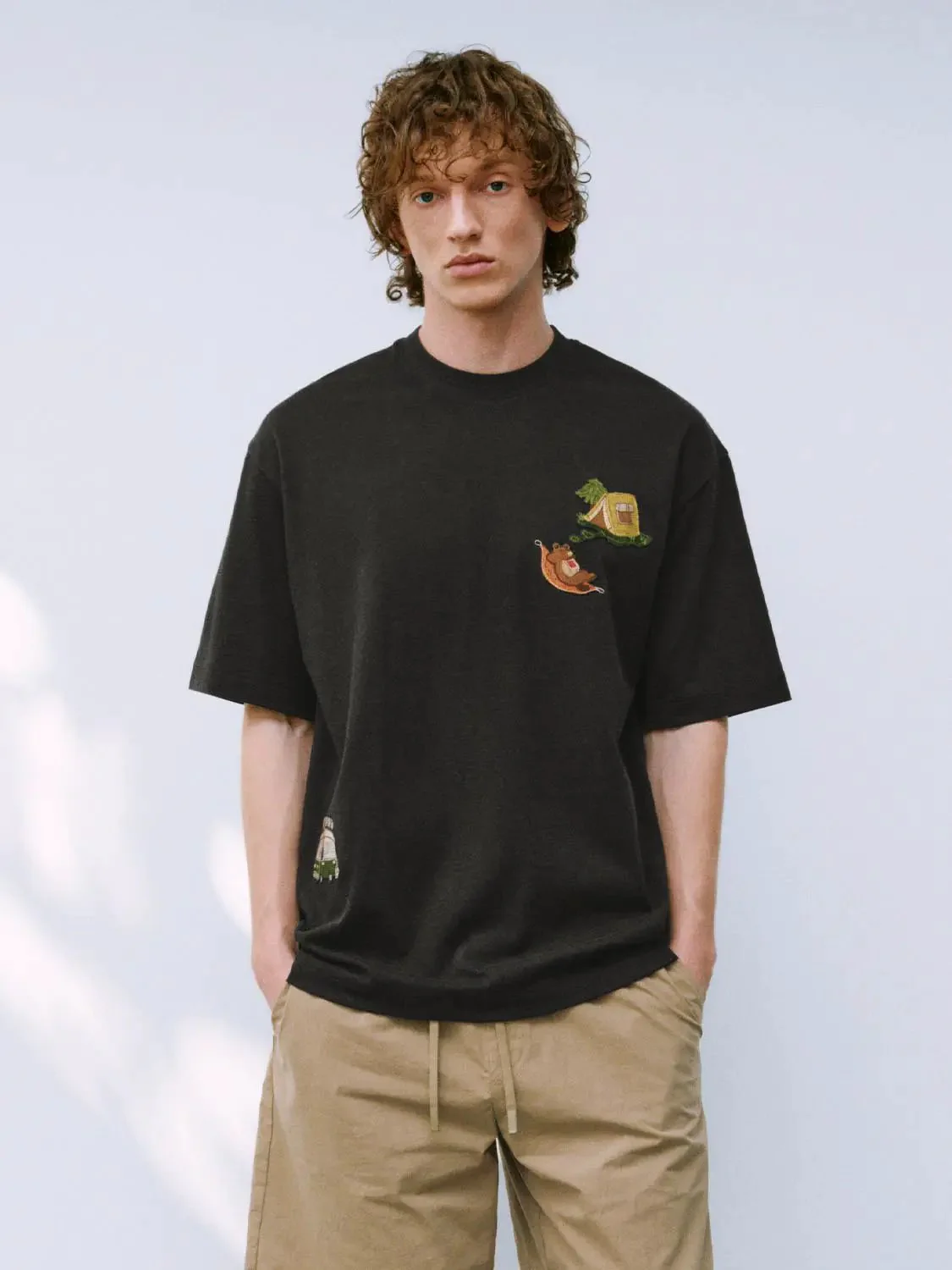 6777-organic-cotton-embroidered-patch-chest-t-shirts-9.webp Organic Cotton Embroidered Patch Chest T-Shirts