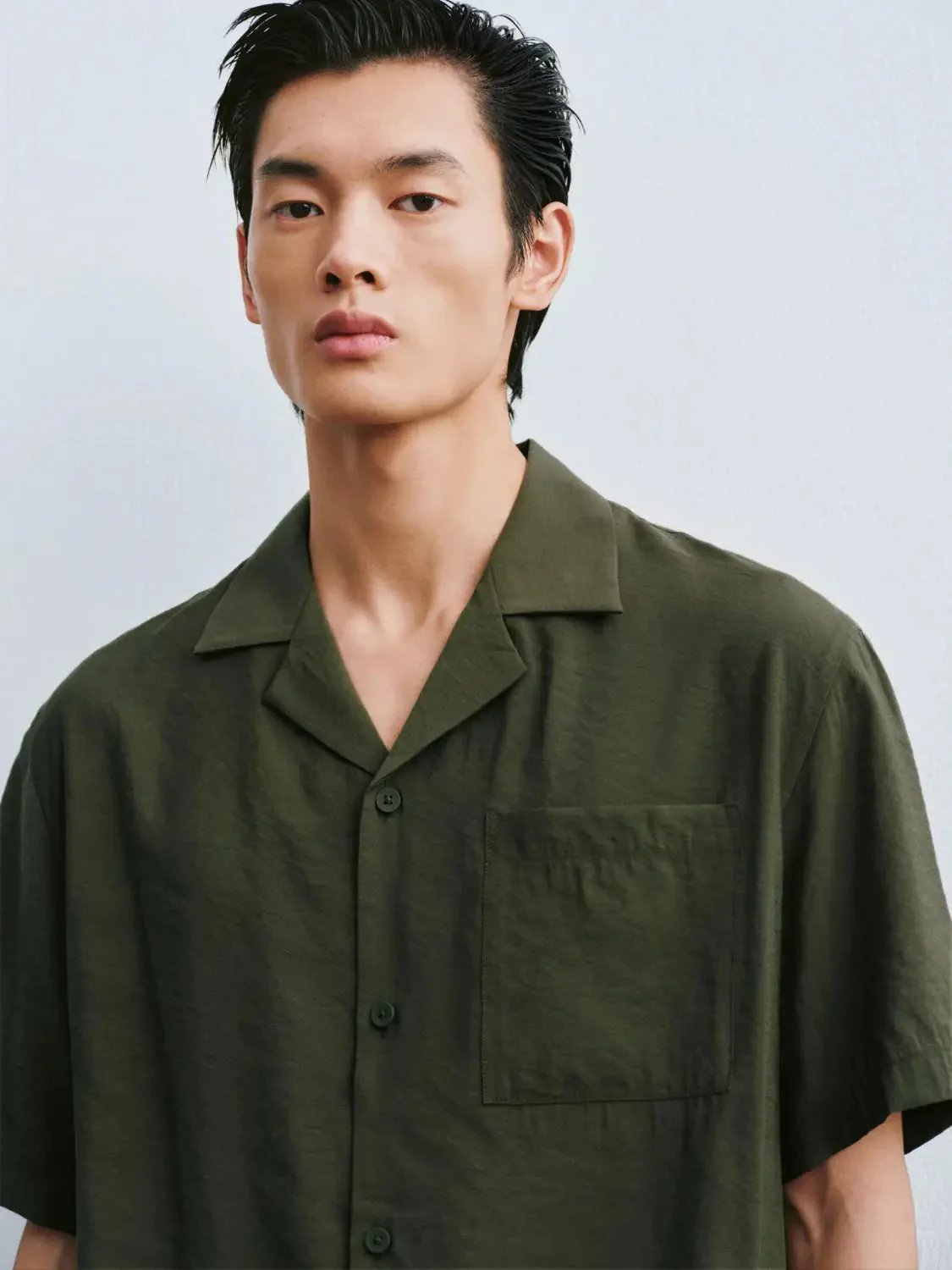 6789-olive-linen-button-front-short-sleeve-shirts-3.webp Olive Linen Button Front Short Sleeve Shirts
