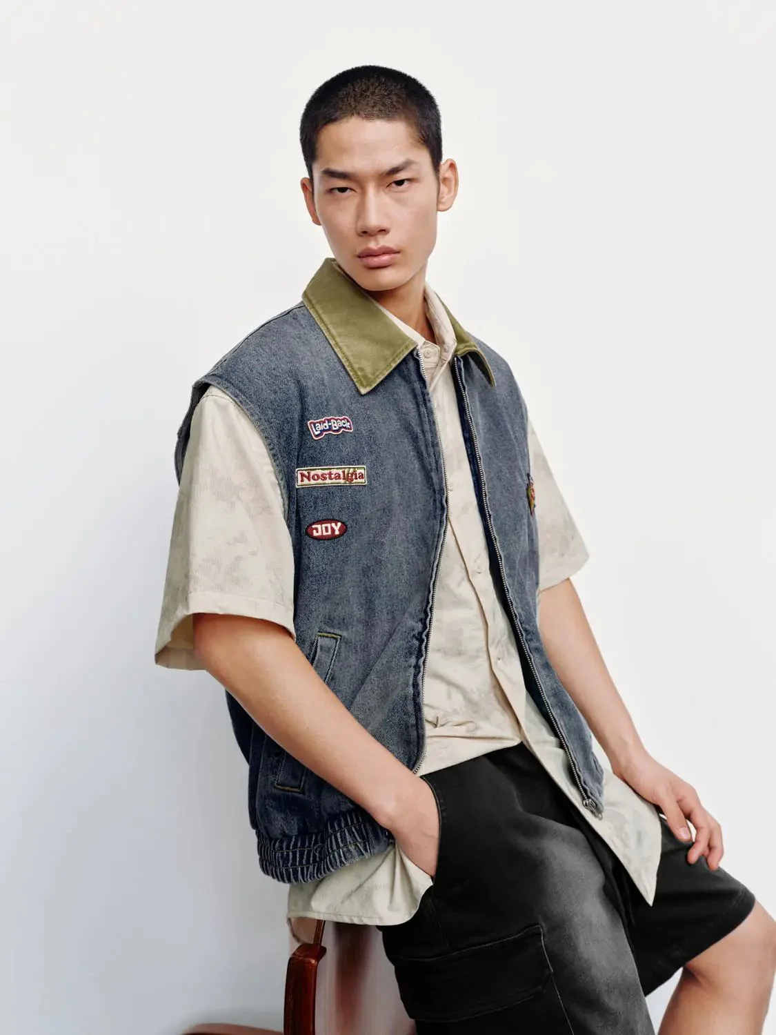 6805-washed-embroidered-sleeveless-denim-jackets-for-everyday-wear-2.webp Washed Embroidered Sleeveless Denim Jackets For Everyday Wear