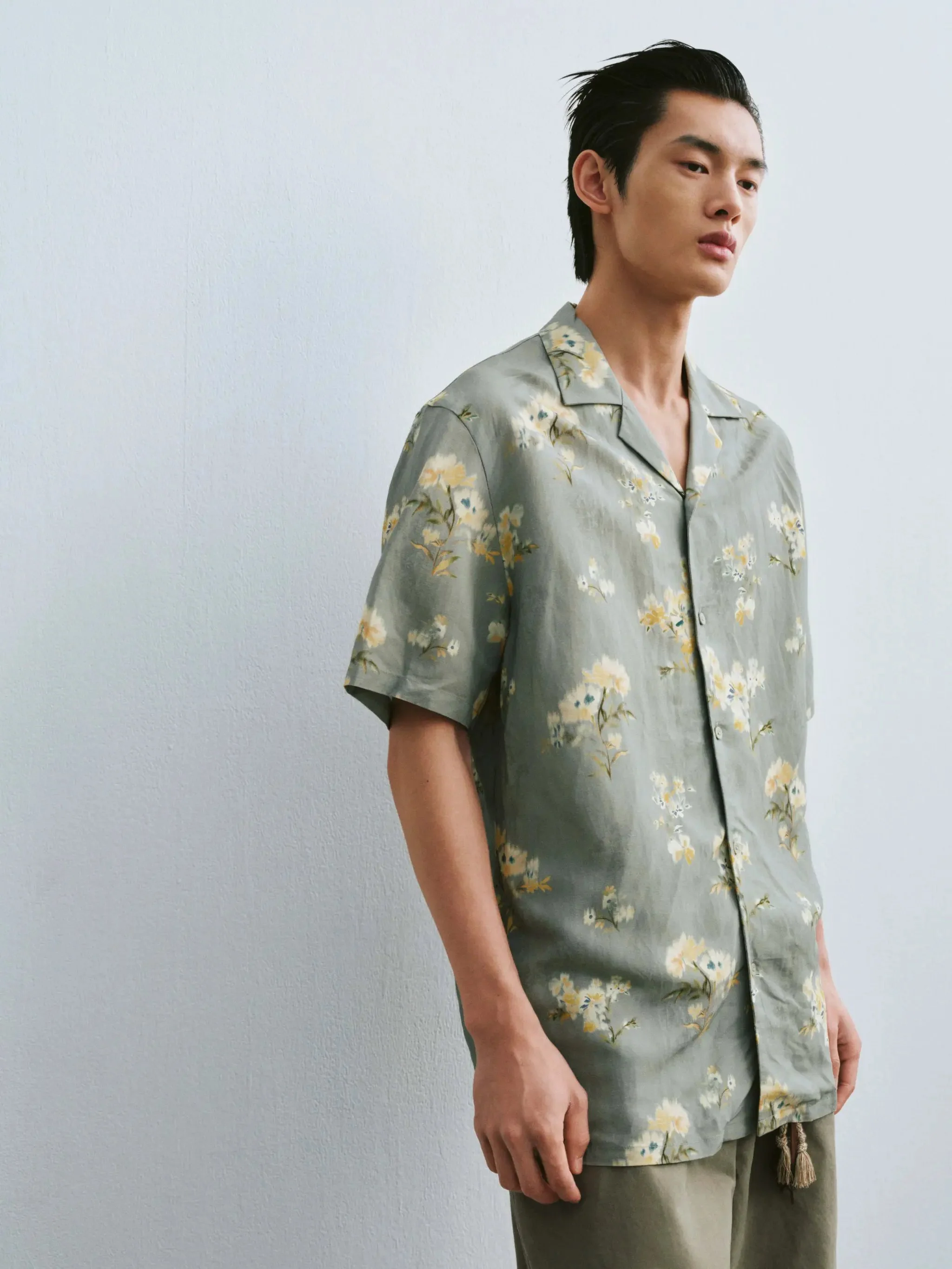 6810-printed-short-sleeve-shirts-2.webp Printed Short Sleeve Shirts