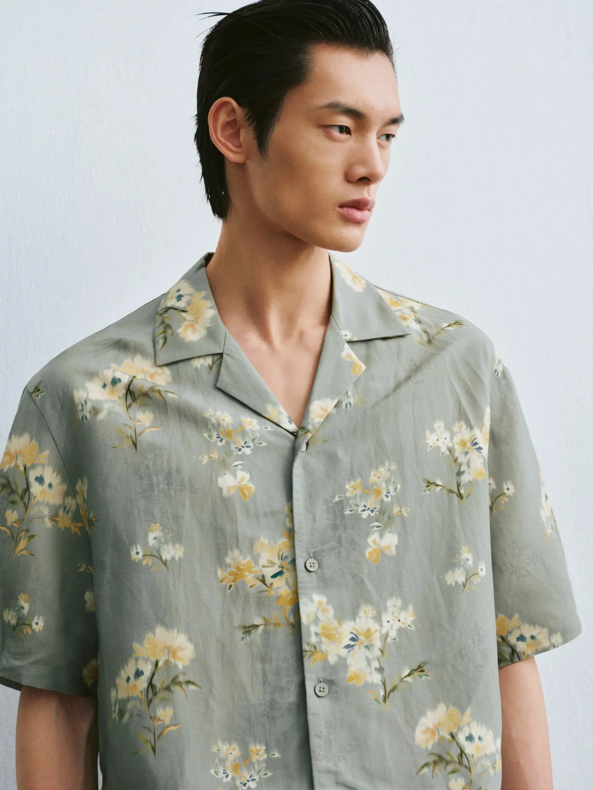6810-printed-short-sleeve-shirts-3.webp Printed Short Sleeve Shirts