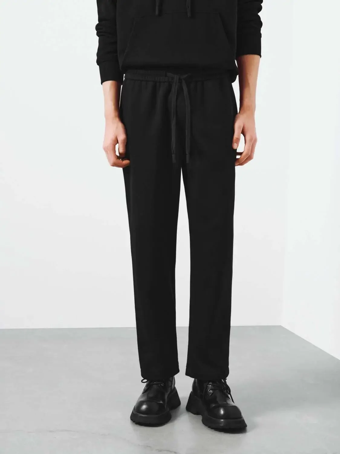 6826-classic-drawstring-stretch-straight-leg-pants-1.webp Classic Drawstring Stretch Straight Leg Pants