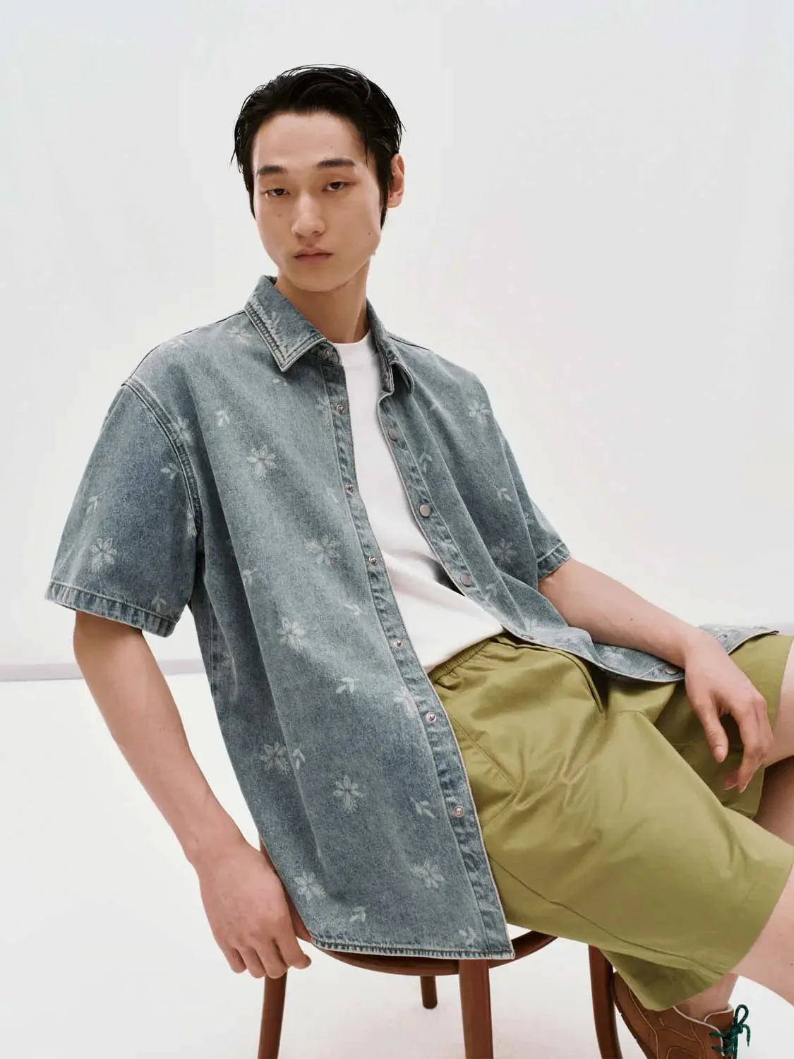 6887-printed-short-sleeve-denim-shirts-2.webp Printed Short Sleeve Denim Shirts
