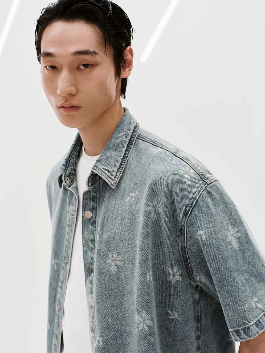 6887-printed-short-sleeve-denim-shirts-3.webp Printed Short Sleeve Denim Shirts