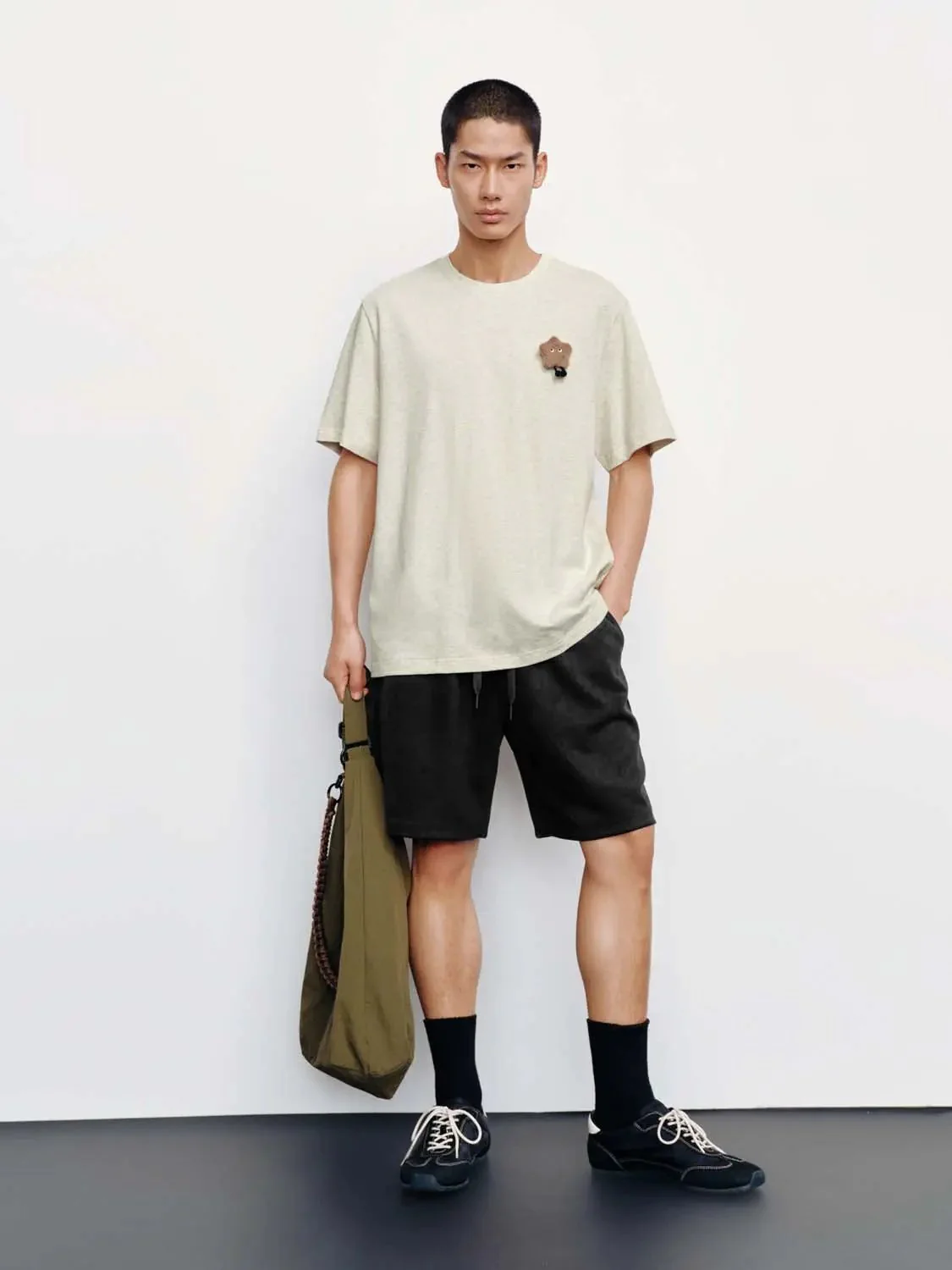 6933-embellished-plush-bear-patch-cotton-crew-neck-t-shirt-12.webp Embellished Plush Bear Patch Cotton Crew Neck T Shirt