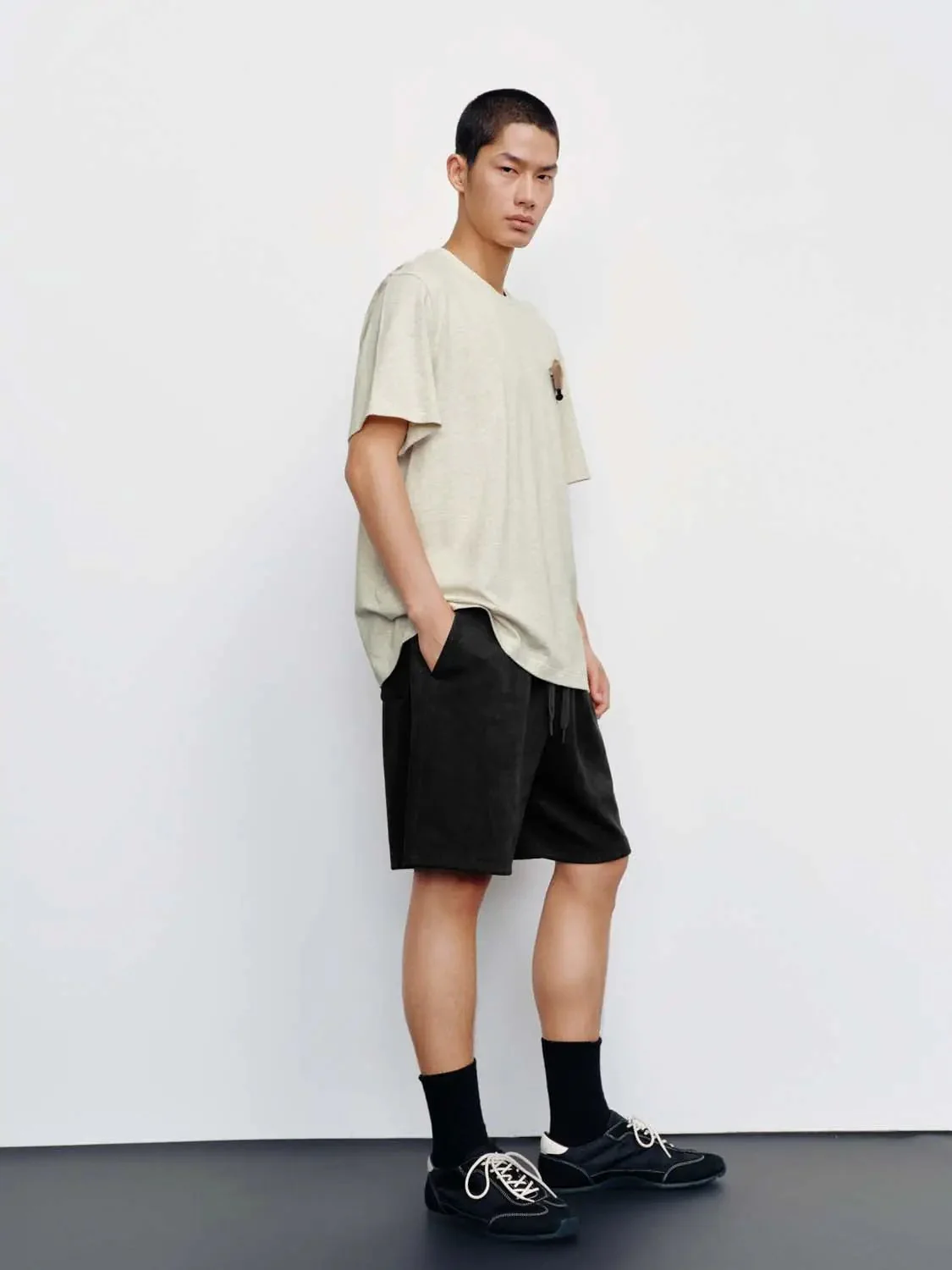 6933-embellished-plush-bear-patch-cotton-crew-neck-t-shirt-13.webp Embellished Plush Bear Patch Cotton Crew Neck T Shirt