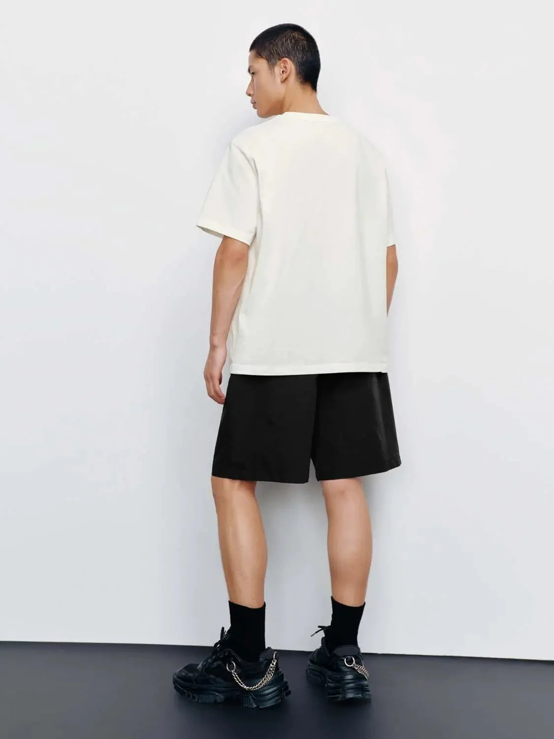6933-embellished-plush-bear-patch-cotton-crew-neck-t-shirt-22.webp Embellished Plush Bear Patch Cotton Crew Neck T Shirt